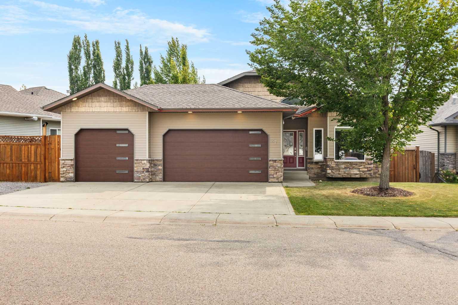 27 Irving Cres, Red Deer, AB T4R 3R9