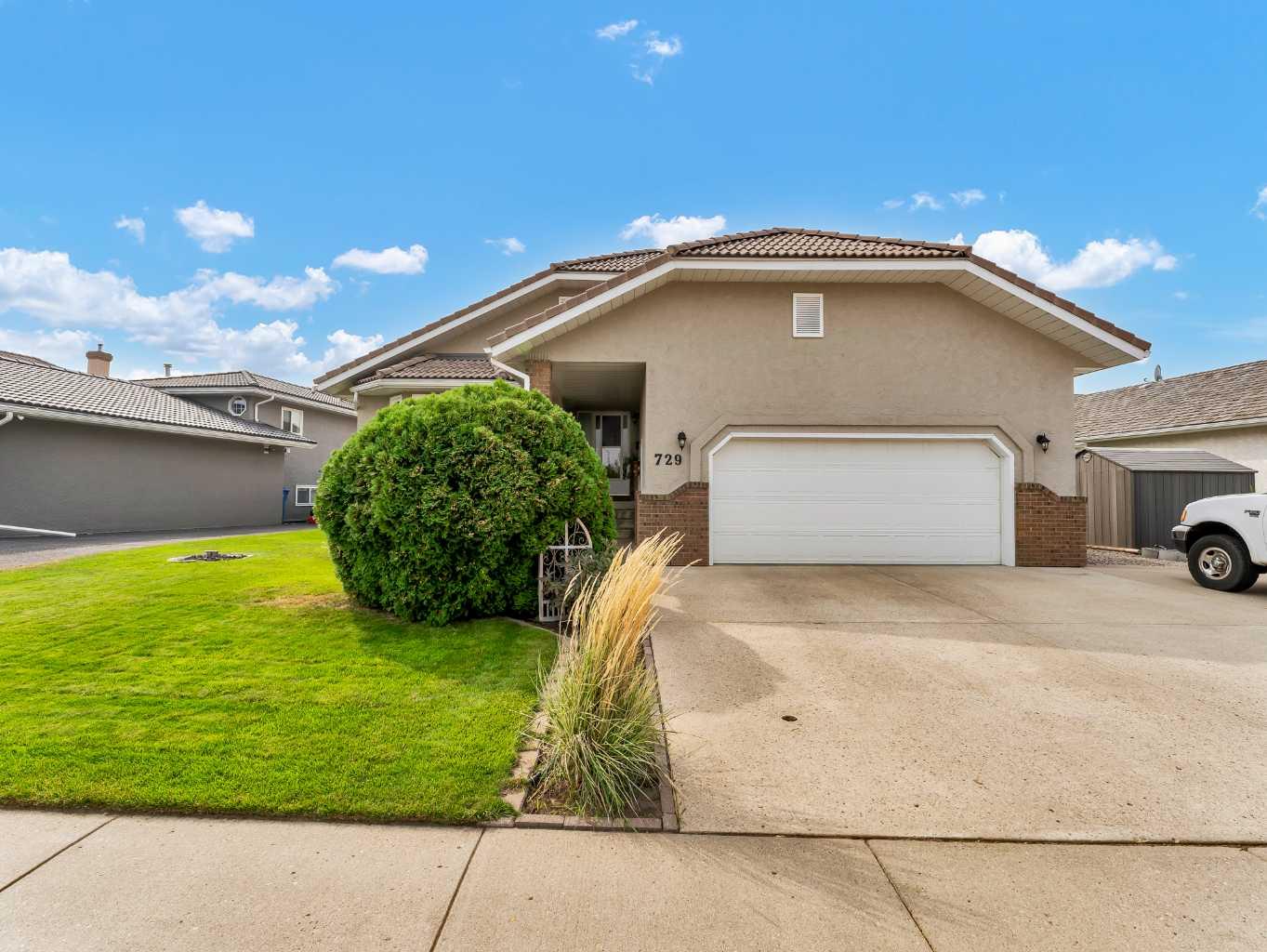729 Taylor Rd SE, Medicine Hat, AB T1B 4A5