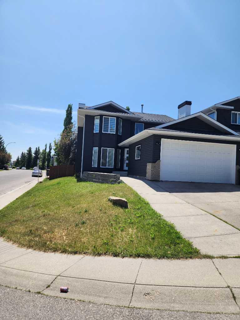 112 Christie Park Mnr SW, Calgary, AB T3H 2E8