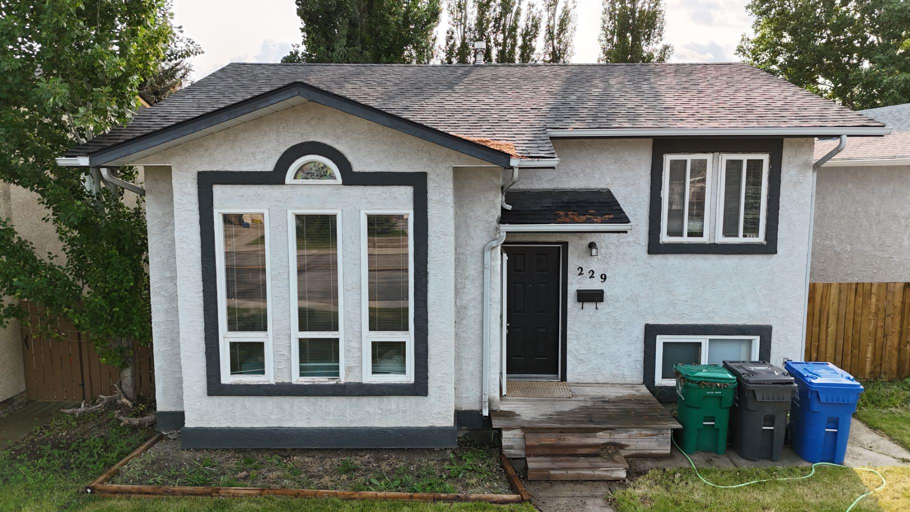 229 Mt Blakiston Rd W, Lethbridge, AB T1K 6M3