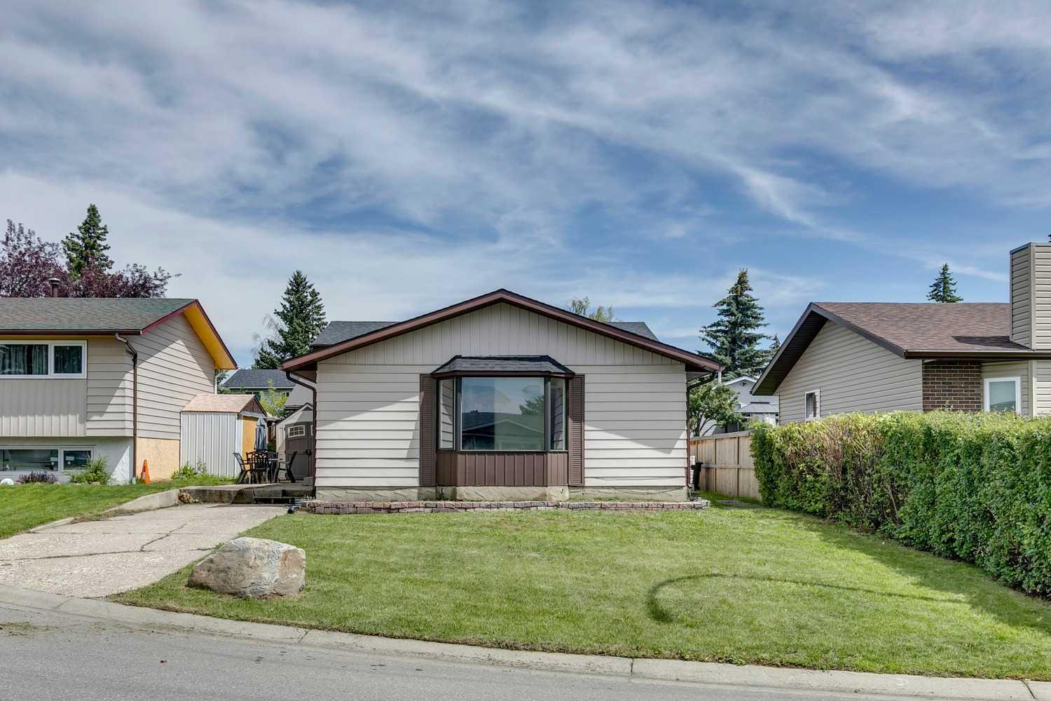411 Rundleson Pl NE, Calgary, AB T1Y 3H6