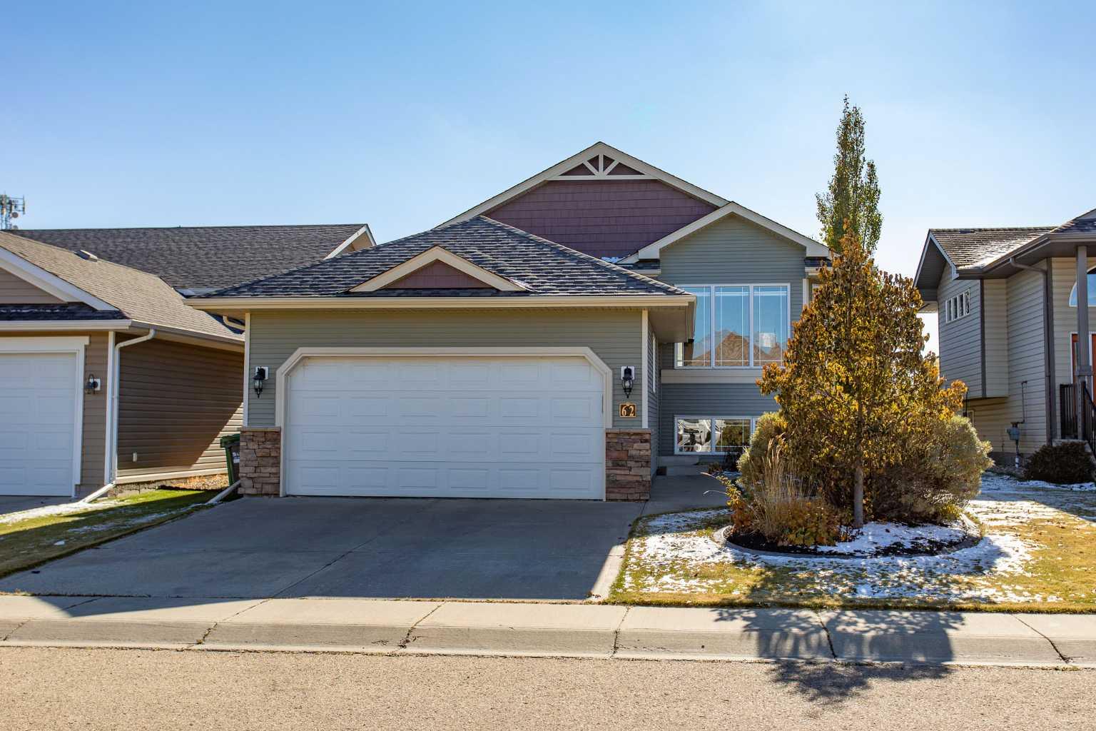 62 Larsen Cres, Red Deer, AB T4R 0J2