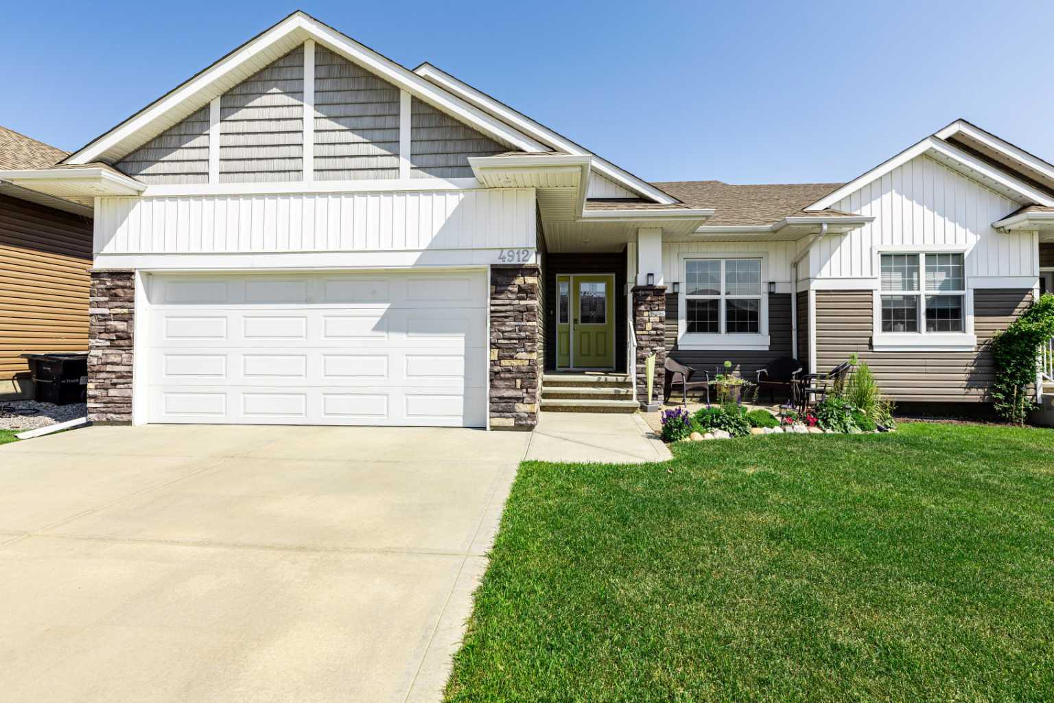 4912 Beardsley Ave, Lacombe, AB T4L 0G4