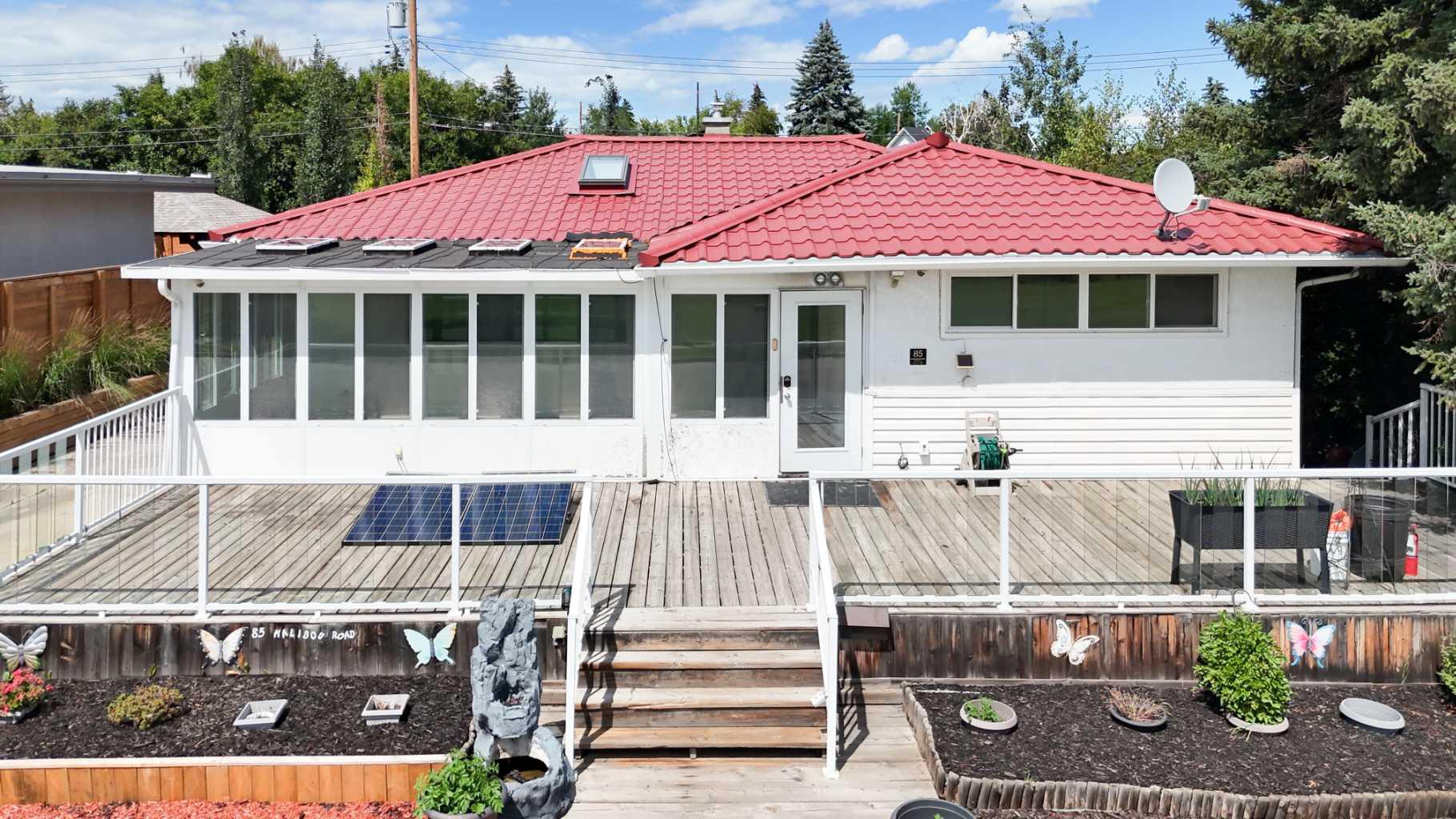 85 Malibou Rd SW, Calgary, AB T2V 1X4