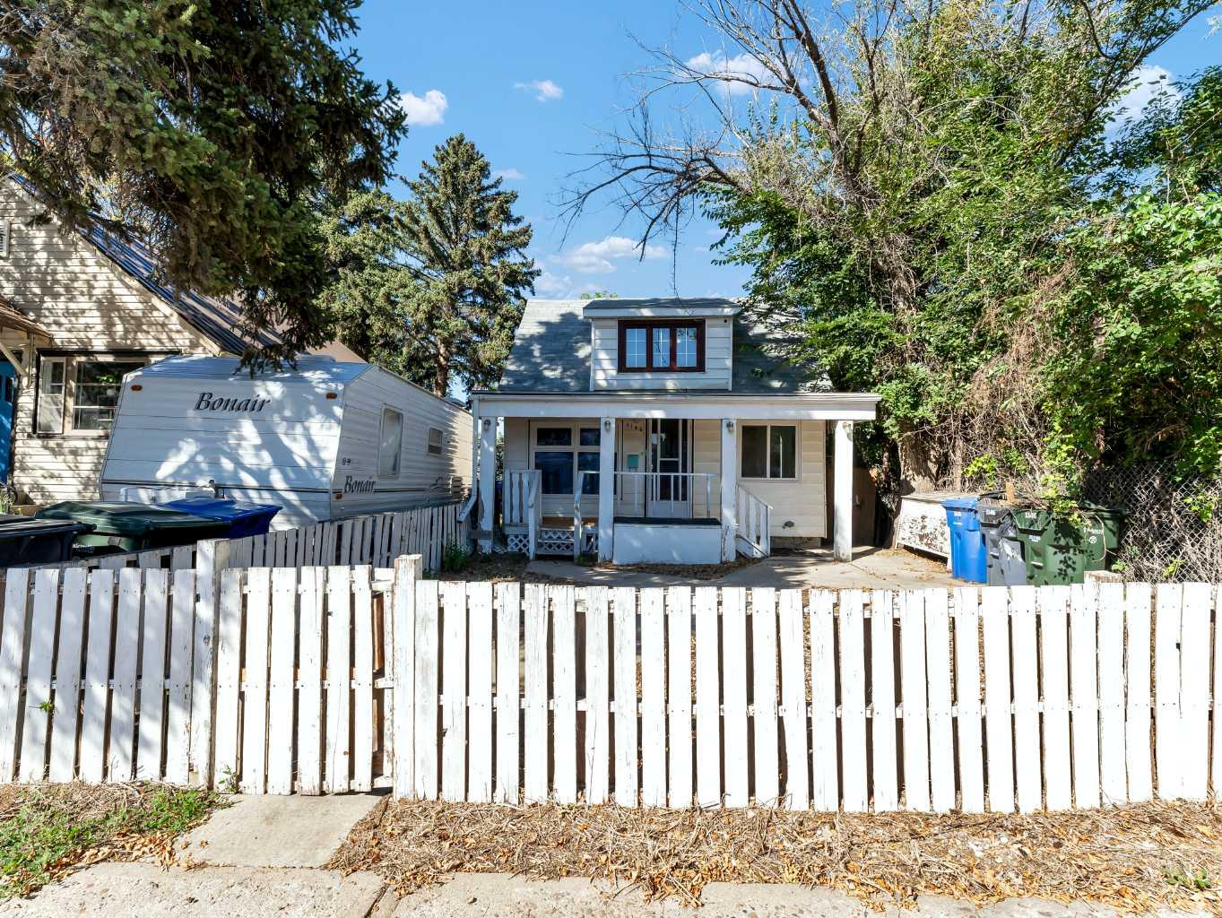 1146 Steel St SE, Medicine Hat, AB T1A 1E7