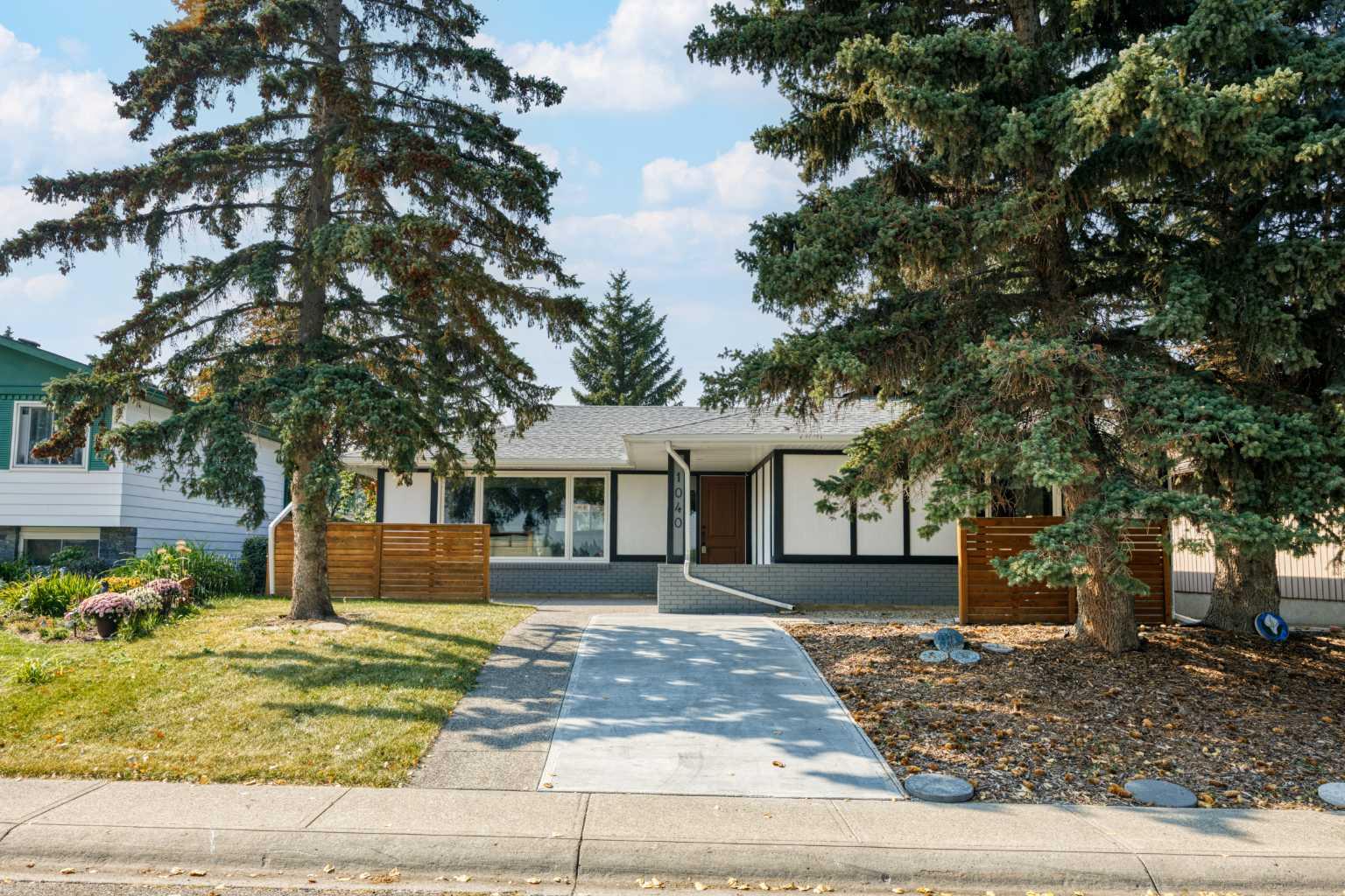 1040 Lake Ontario Dr SE, Calgary, AB T2J 3K2