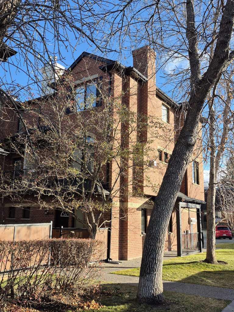 29 Street Sw Unit 1946, Calgary, AB T3E 2J8