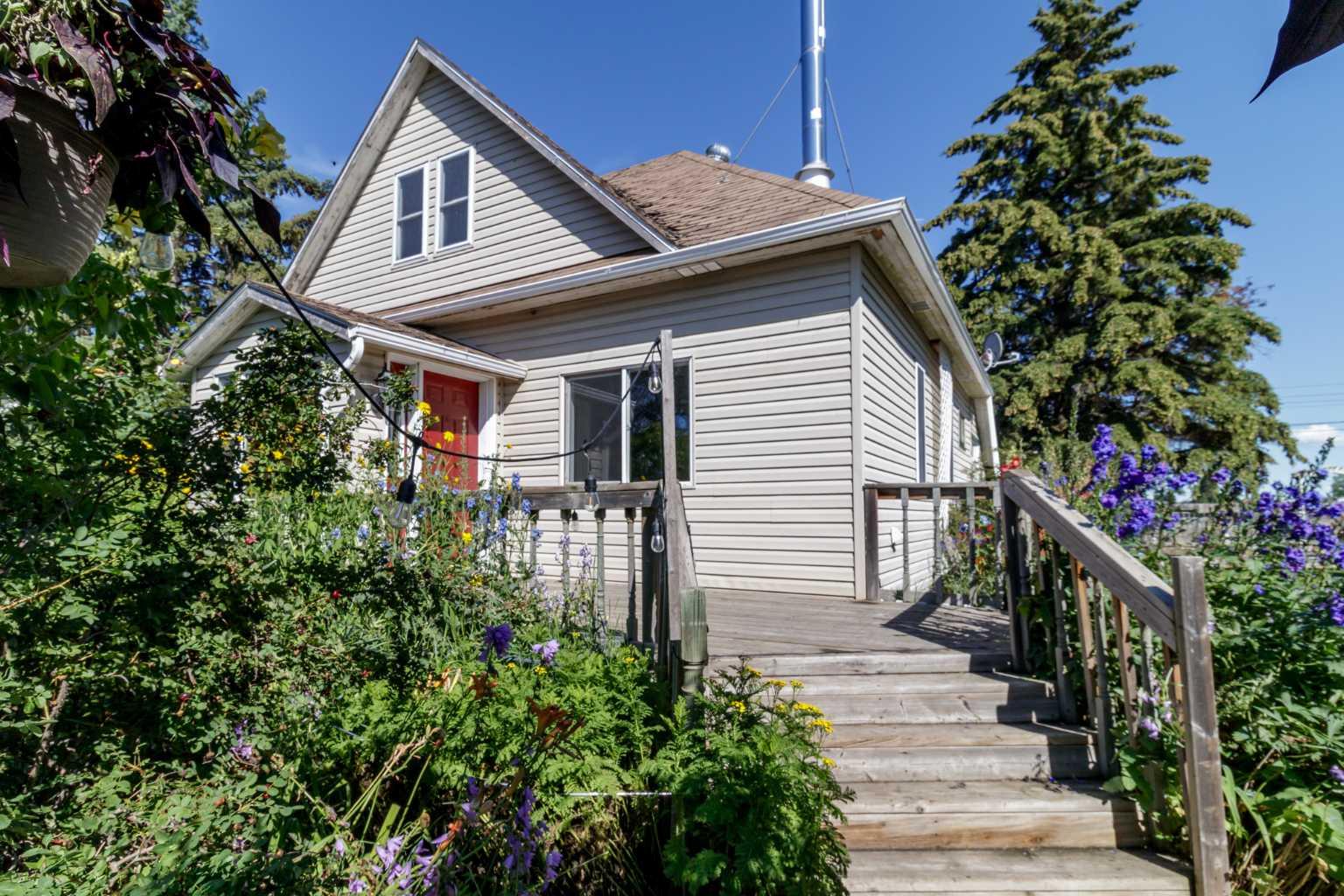 1321 Flemming Ave, Penhold, AB T0M 1R0
