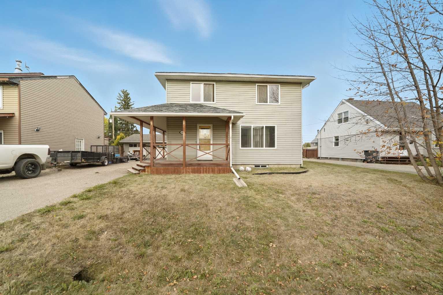 635 Maple Cres, Springbrook, AB T4S 1V1