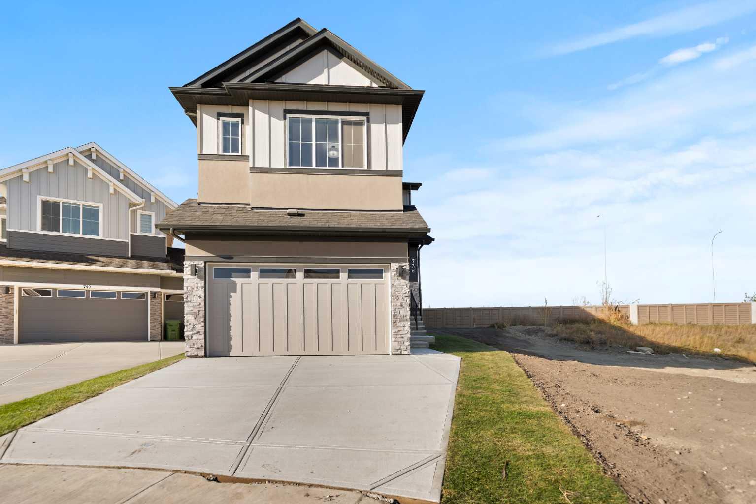 736 Savanna Cres NE, Calgary, AB T3J 5T5