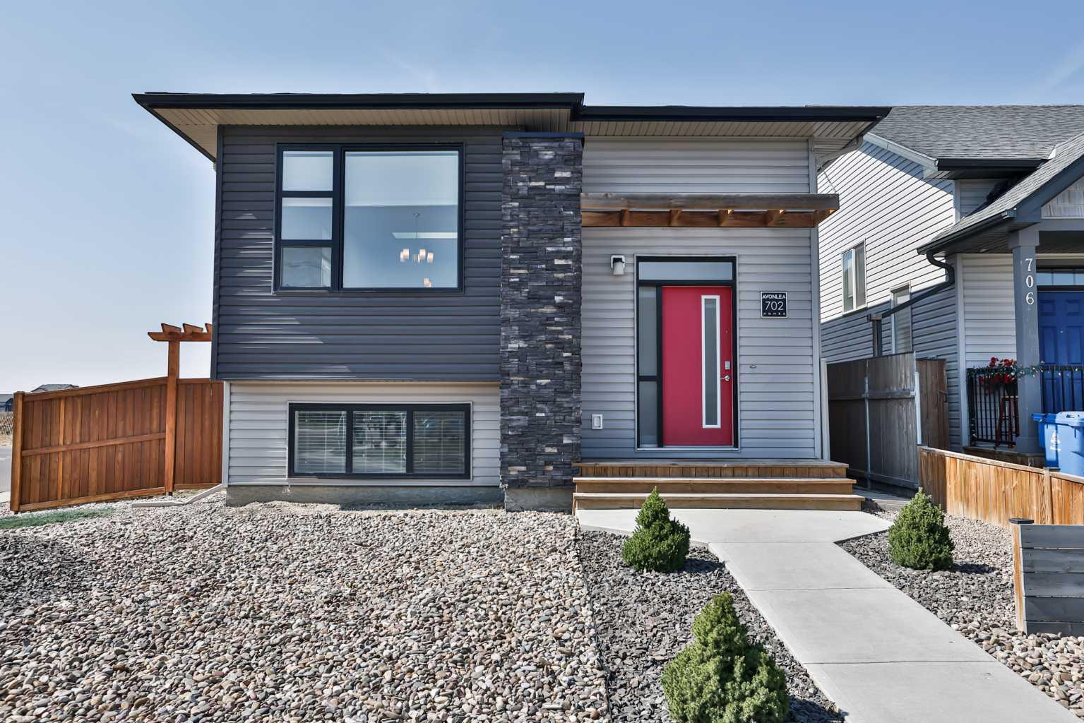 702 Greywolf Run N, Lethbridge, AB T1H 7E9