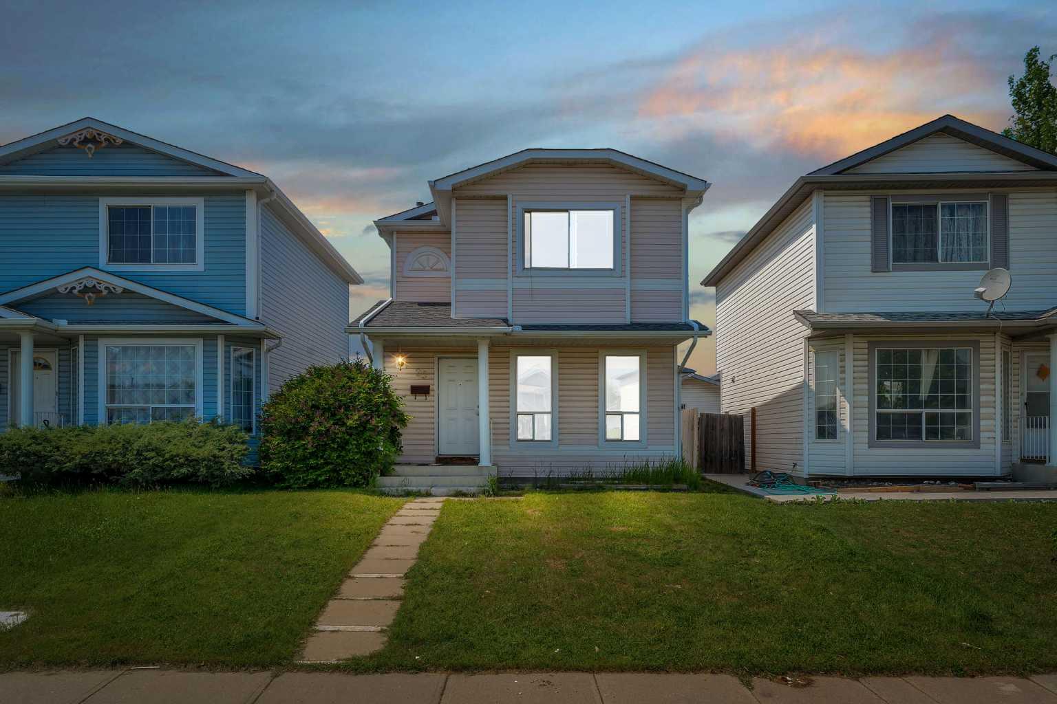 25 San Diego Way NE, Calgary, AB T1Y 7A4