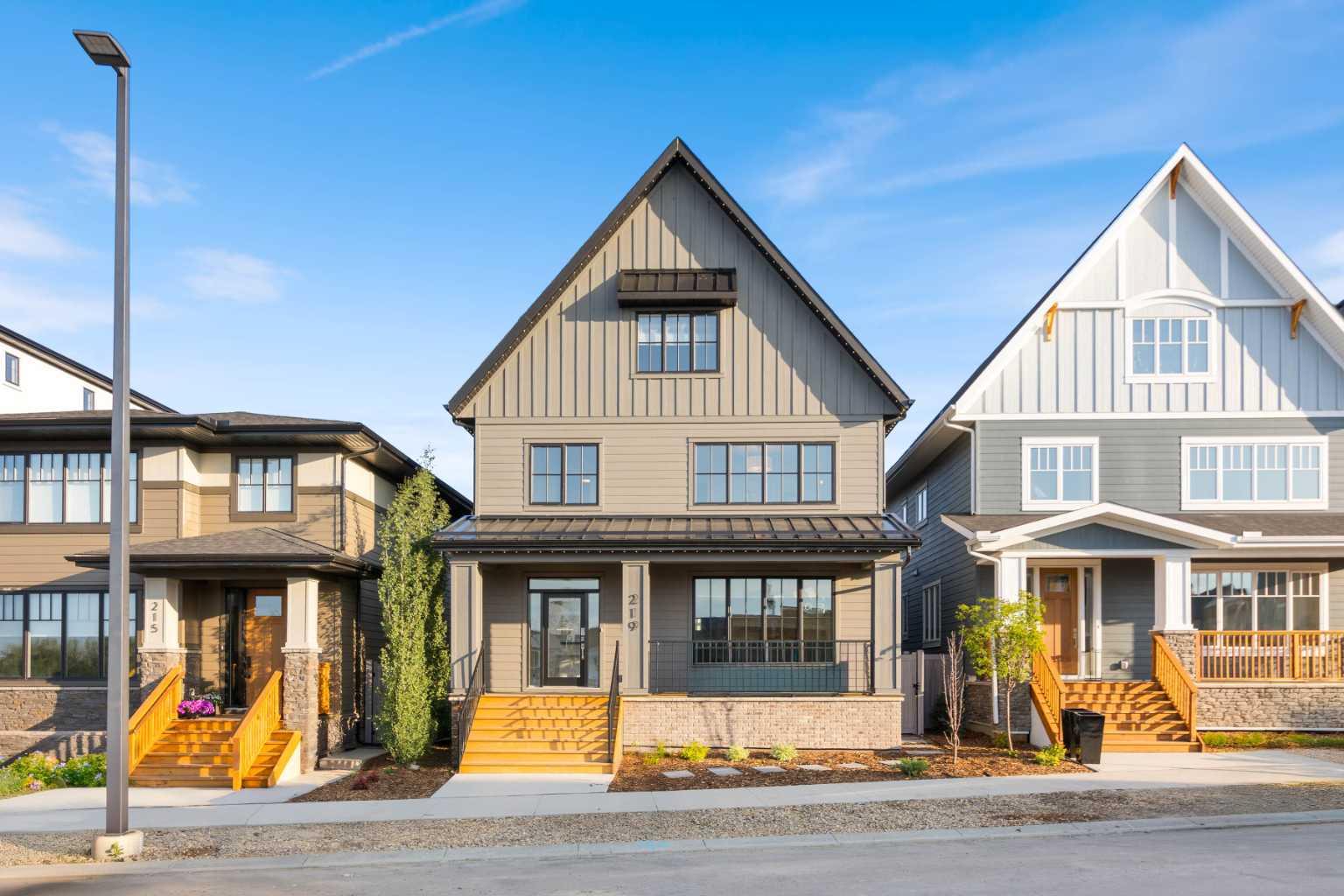 219 Calais Dr SW, Calgary, AB T3E 8H4