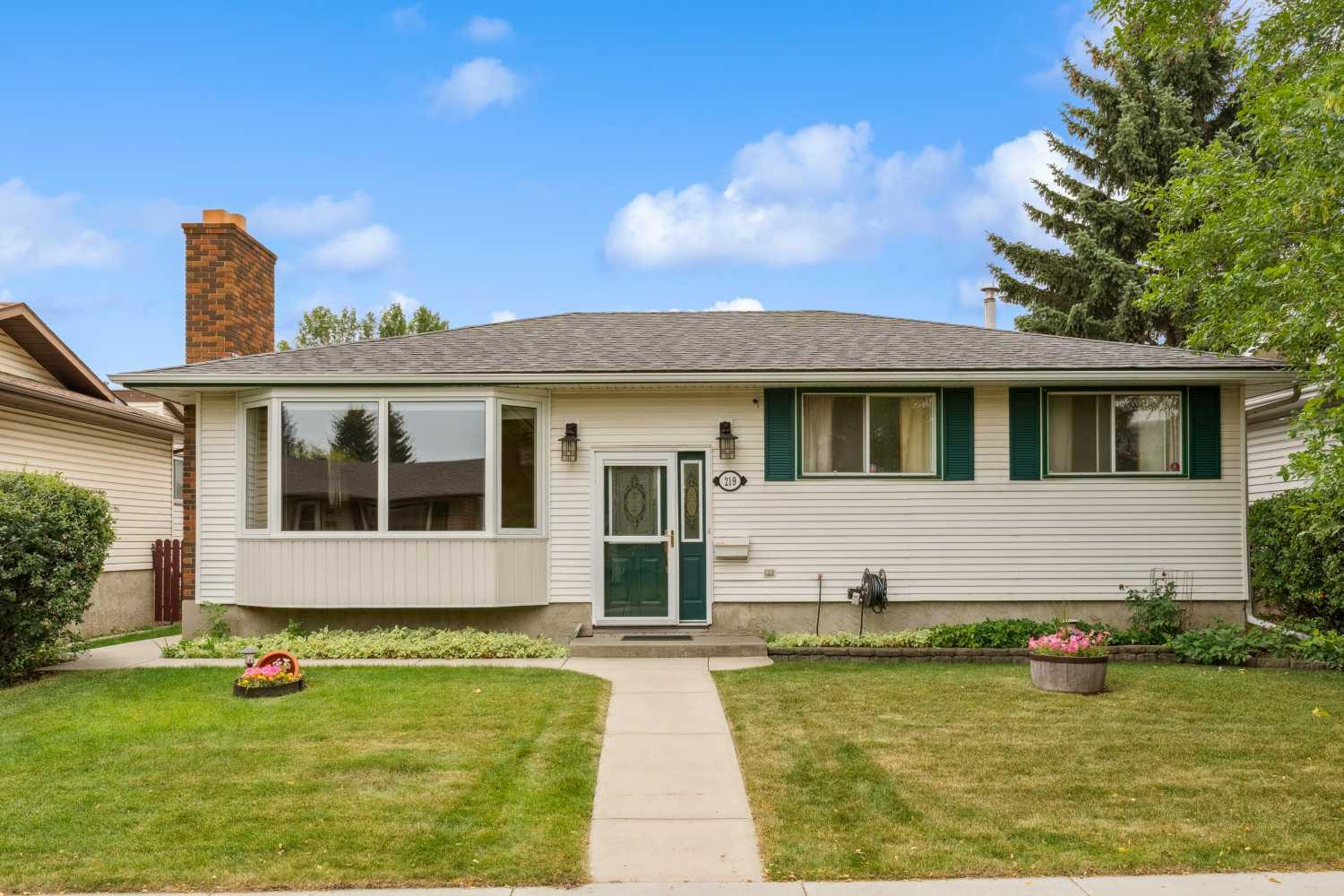 219 Pinemill Rd NE, Calgary, AB T1Y 2E1