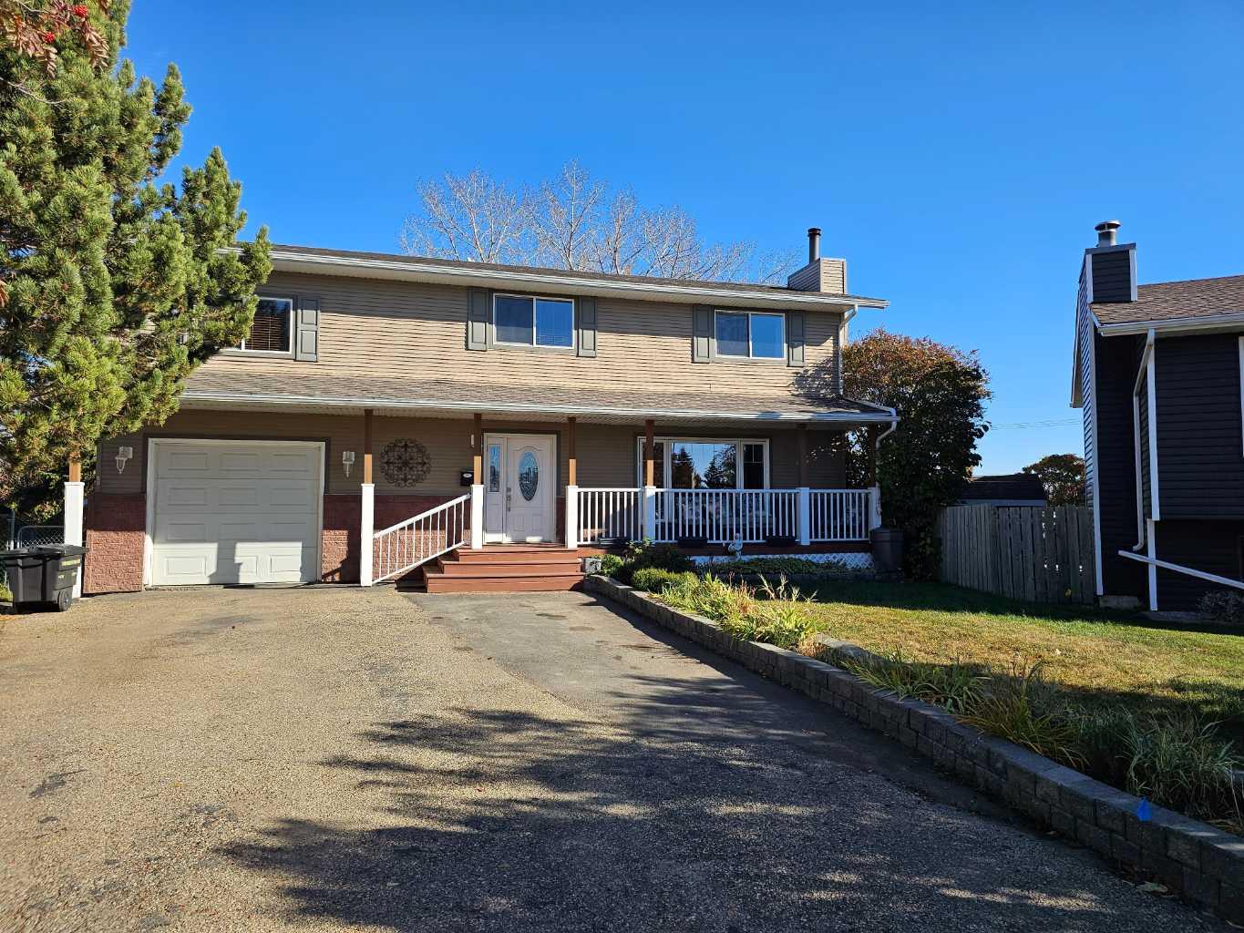 31 Willow Cres, Lacombe, AB T4L 1V3