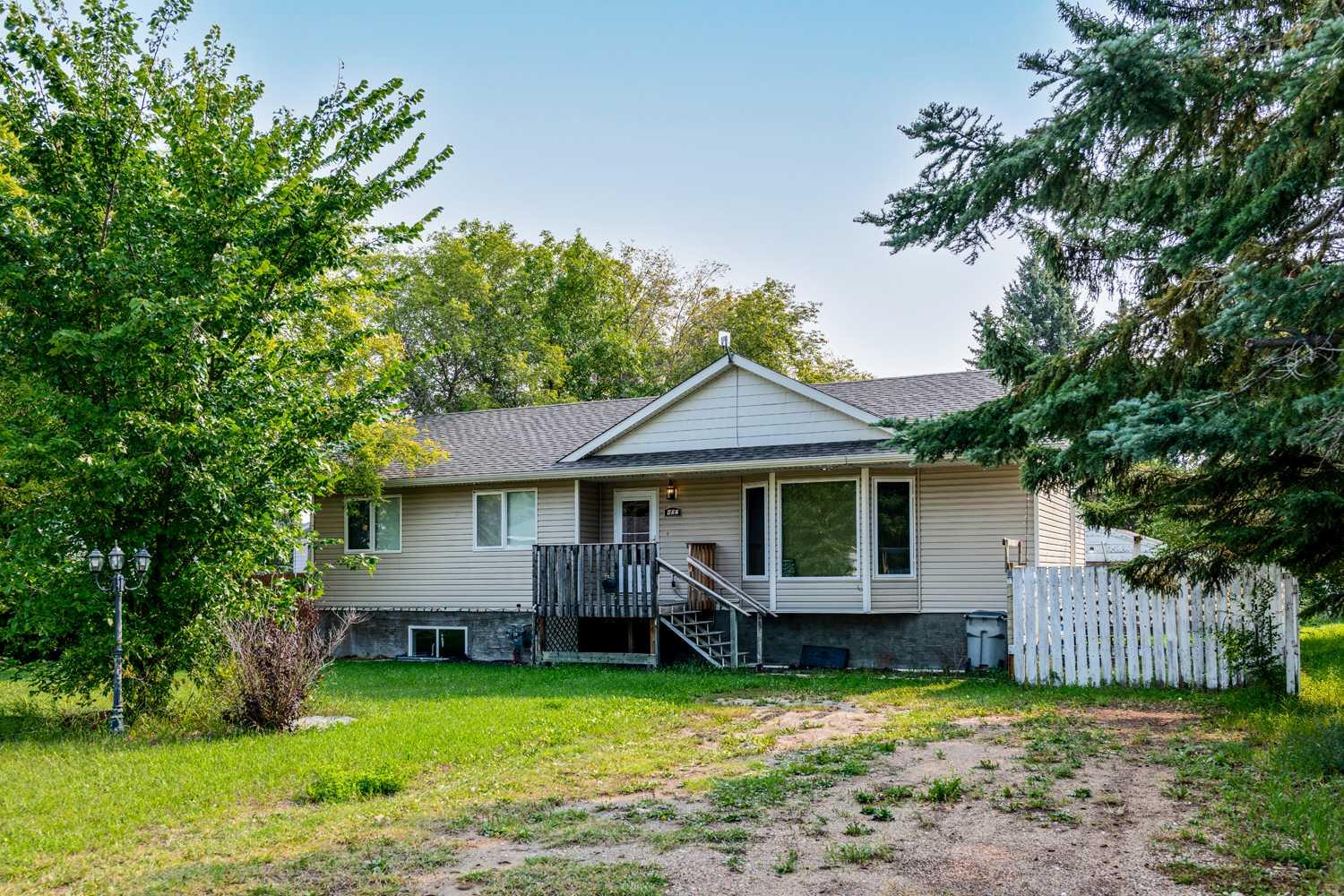 402 Queen St, Chauvin, AB T0B 0V0