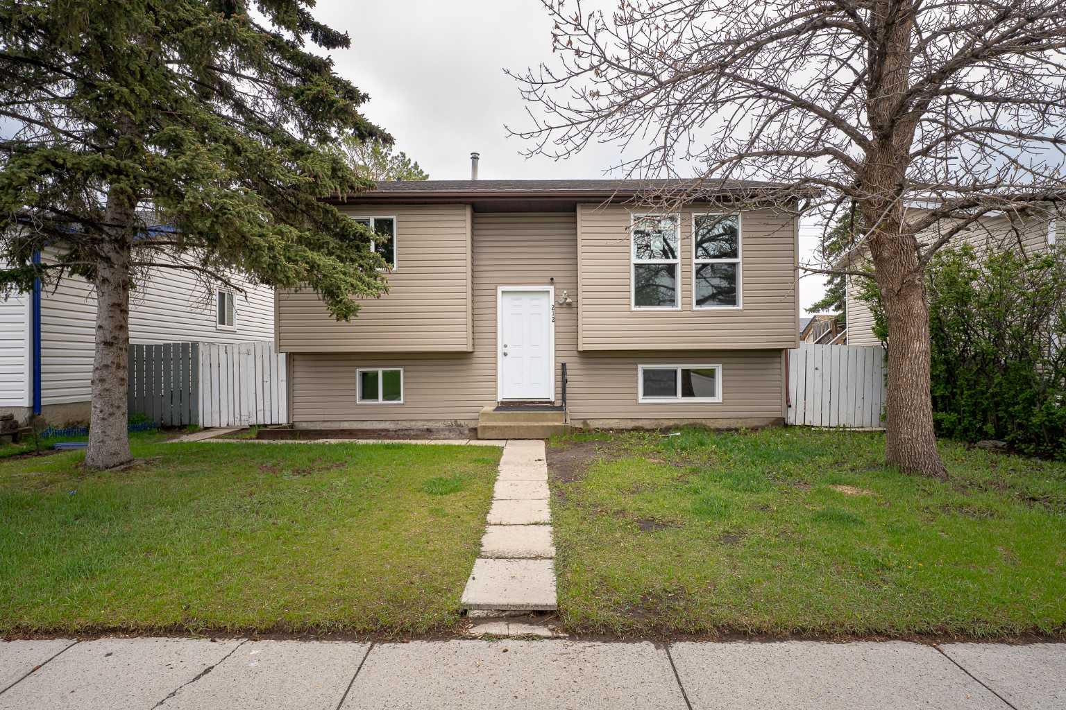 212 Castlebrook Way NE, Calgary, AB T3J 1S8