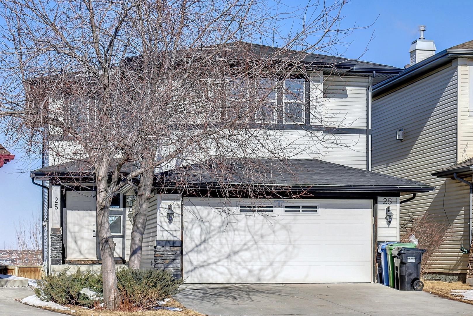 25 Panamount Cres NW, Calgary, AB T3K 5L7