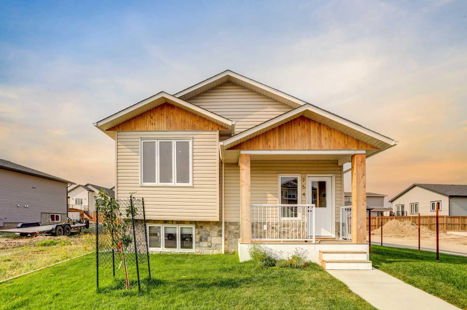 1913 Parkside Way, Coaldale, AB T1M 0E8