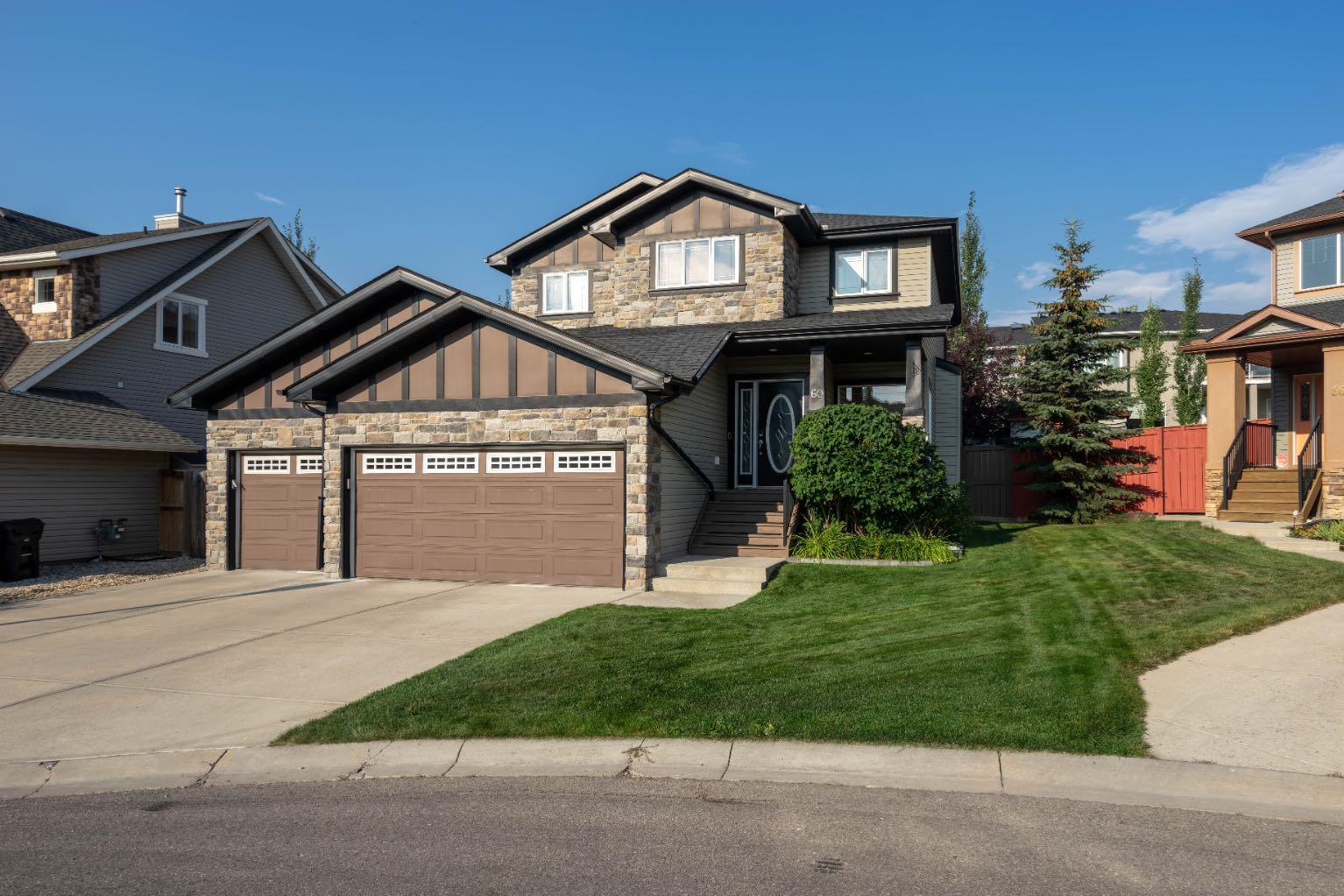 60 Elmont Ct SW, Calgary, AB T3H 5Z8