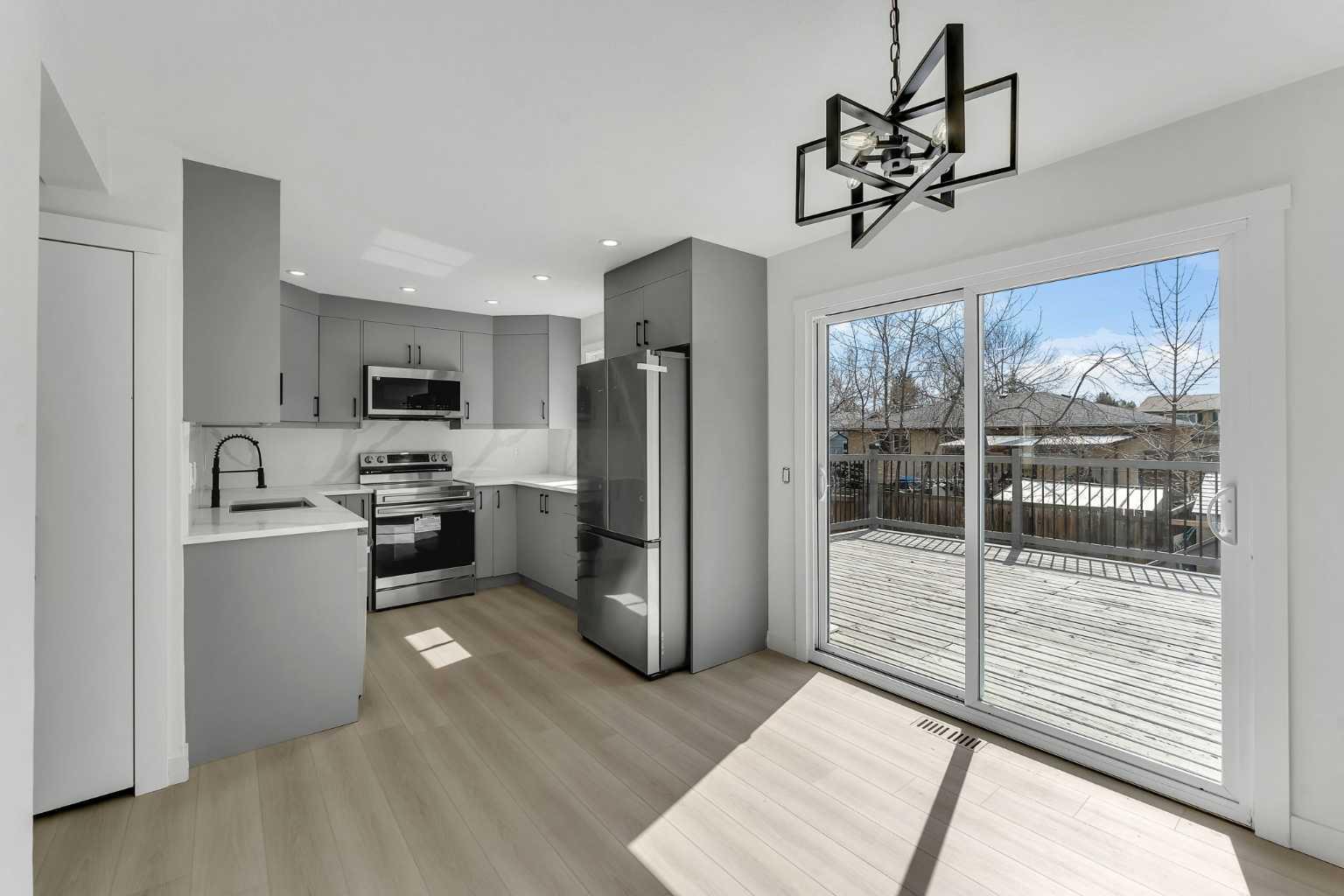 62 Deer Ridge Way SE, Calgary, AB T2J 5Y6