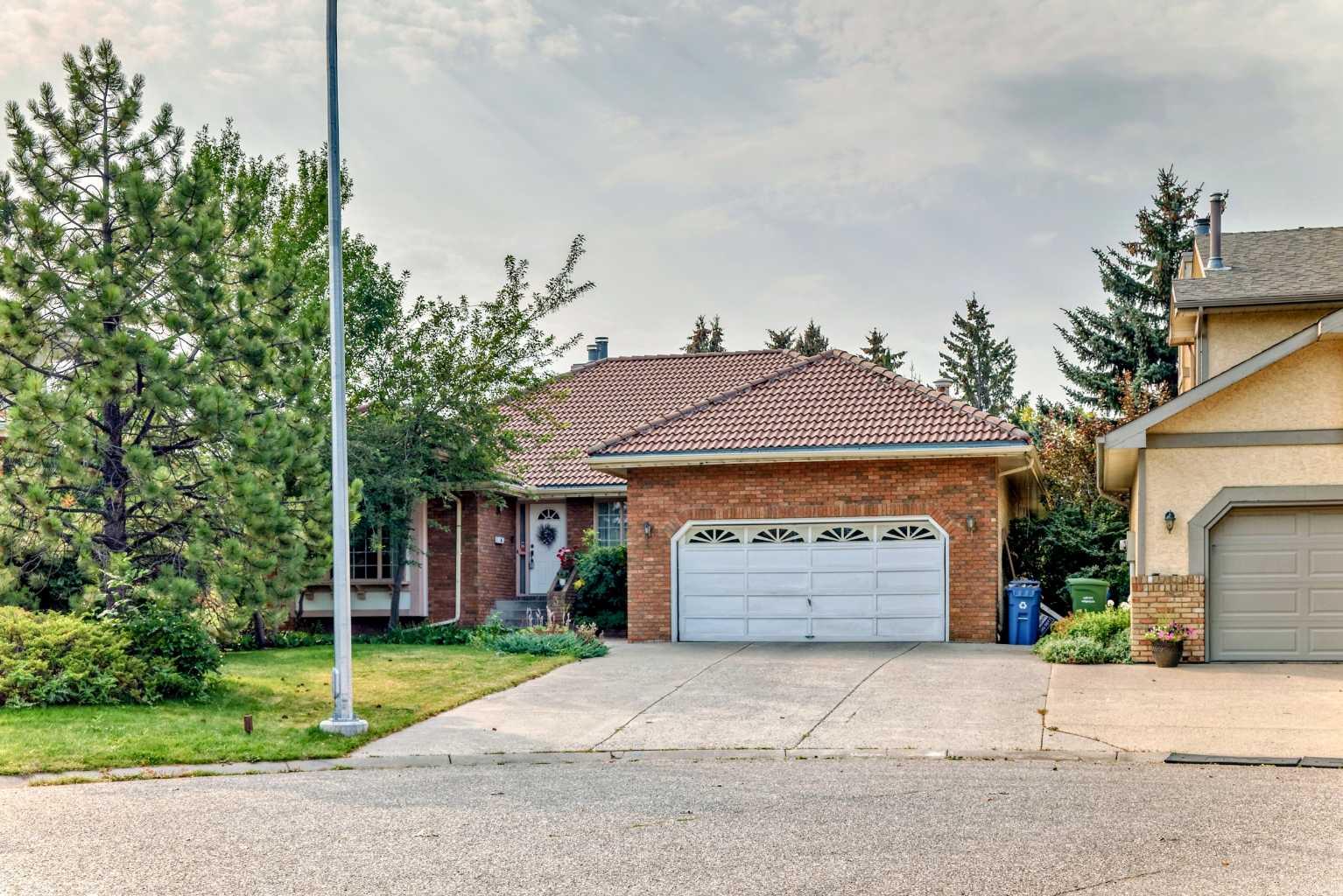 131 Varsity Estates Ter NW, Calgary, AB T3B 5J6