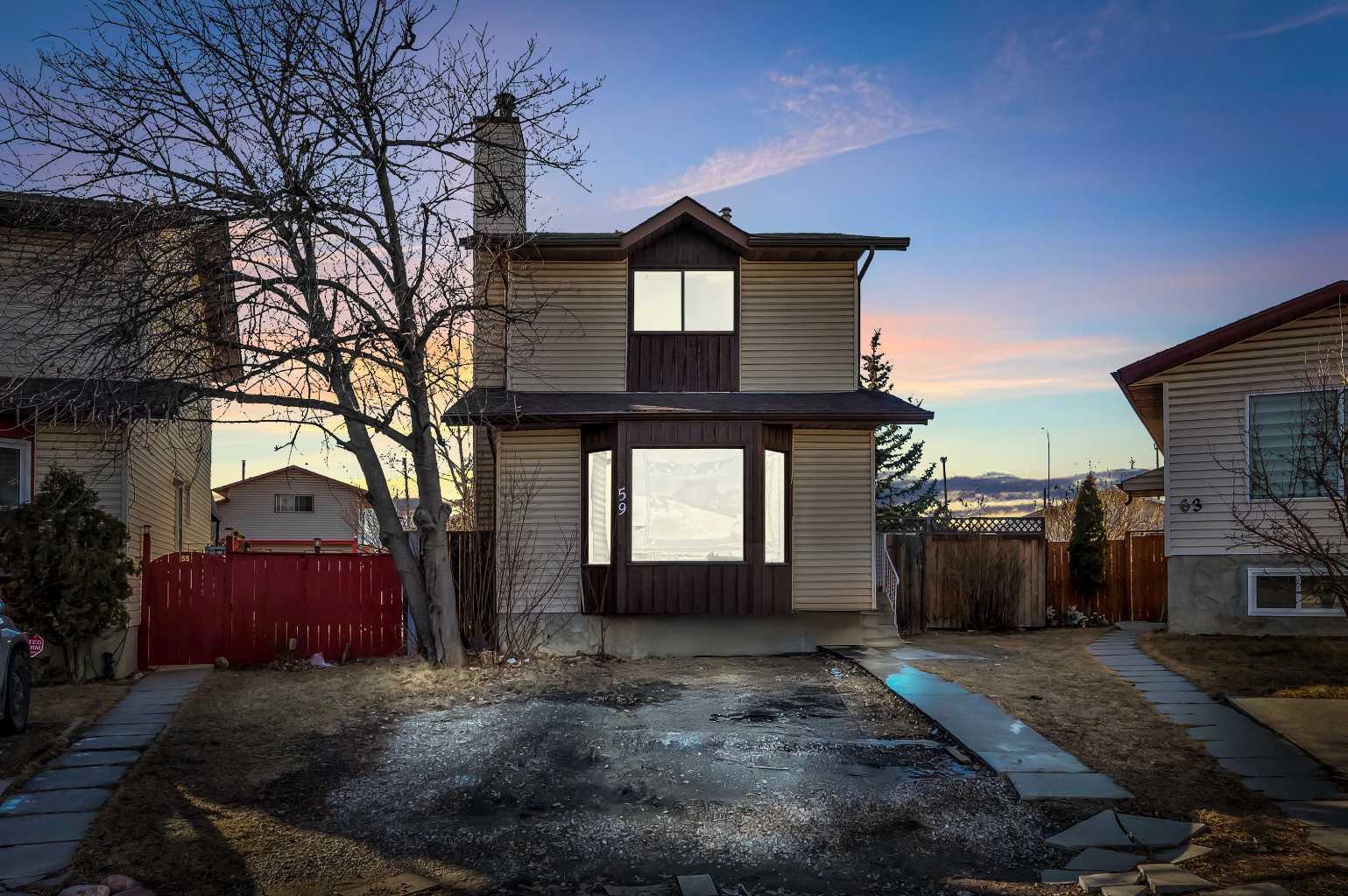 59 Whitehaven Rd NE, Calgary, AB T1Y 6A5