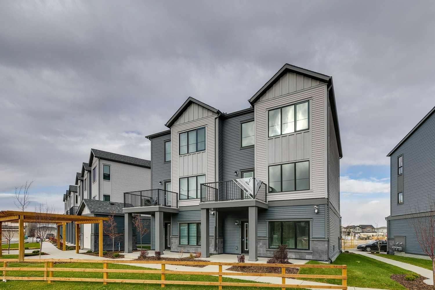 46 Belvedere Ter SE, Calgary, AB T2A 0V9