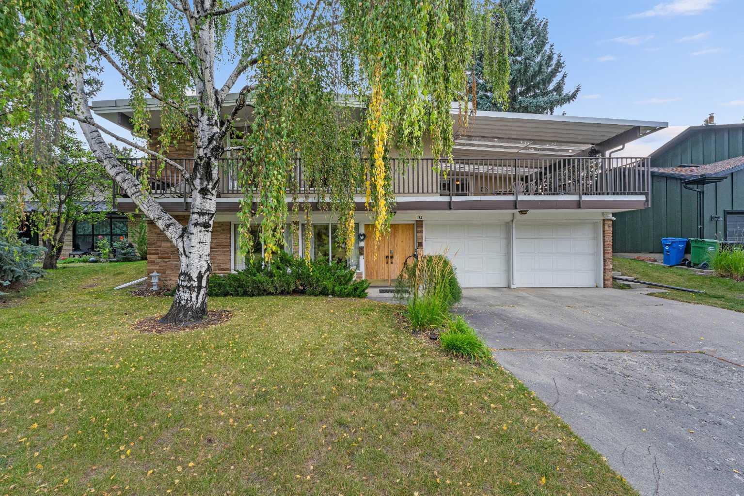 10 Varsville Pl NW, Calgary, AB T3A 0A8