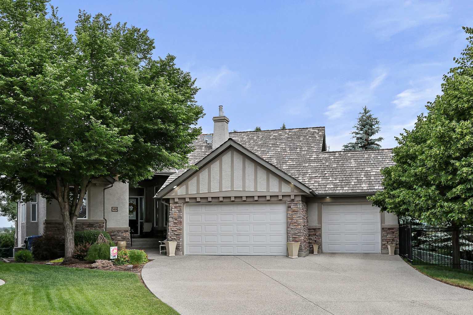 149 Mt Douglas Cir SE, Calgary, AB T2Z 3P2