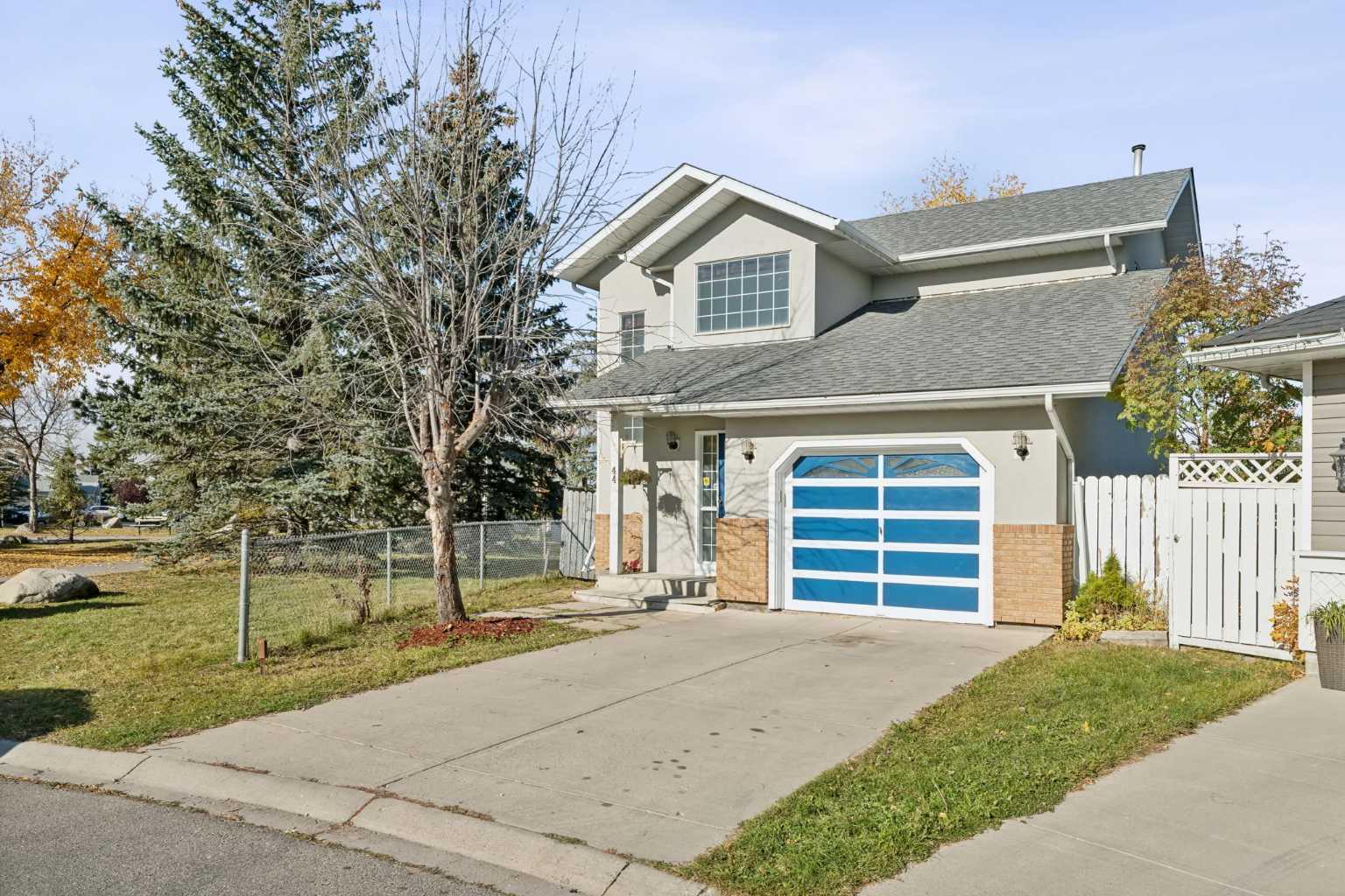 44 Martinwood Mews NE, Calgary, AB T3J 3G8