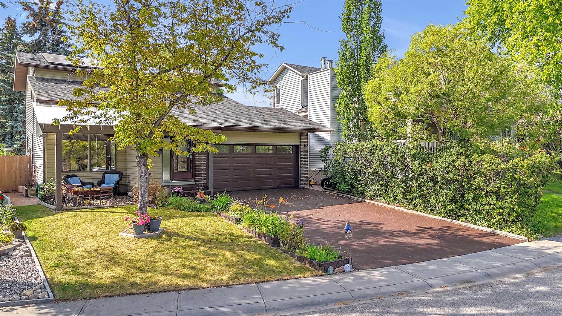 31 Scenic Grn NW, Calgary, AB T3L 1A1