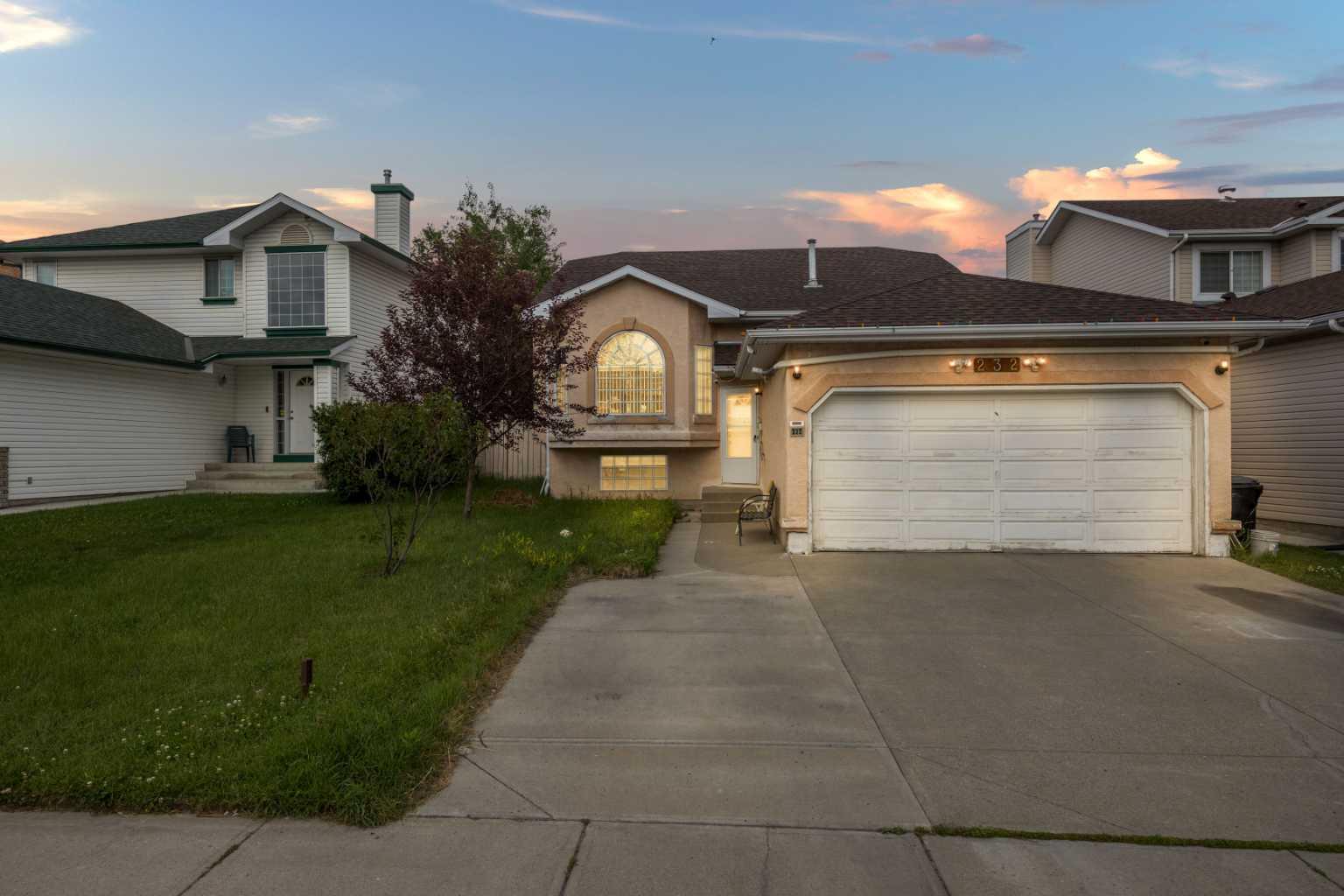 232 Coral Keys Dr NE, Calgary, AB T3J 3K6
