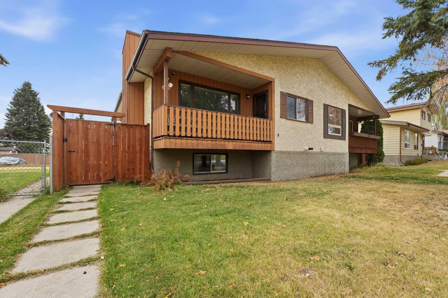 62 Mclevin Cres, Red Deer, AB T4R 1S9