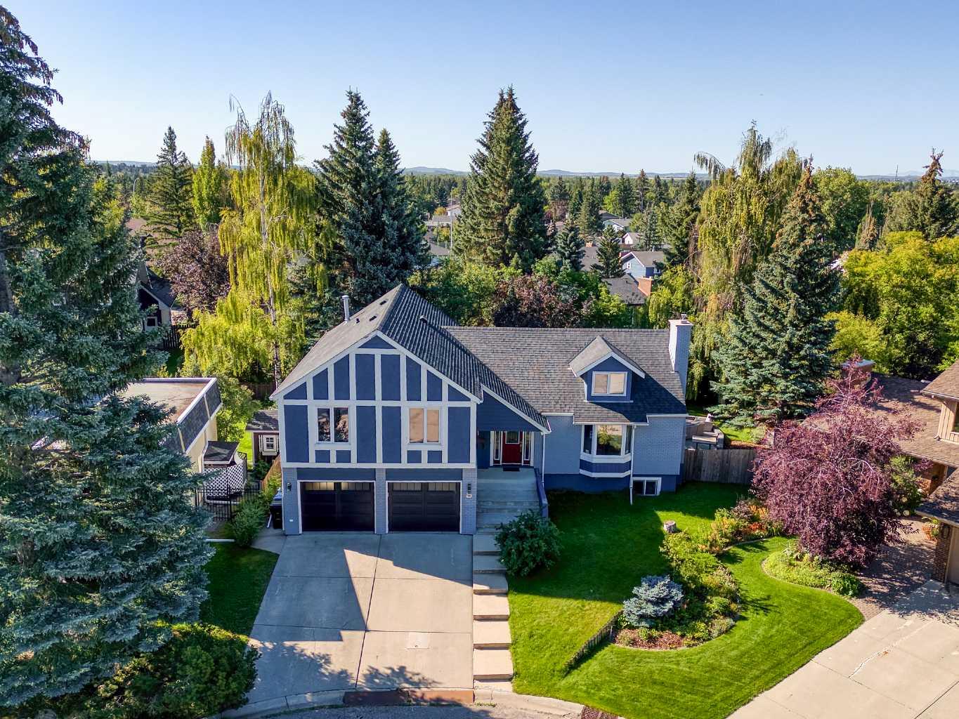 119 Pump Hill Bay SW, Calgary, AB T2V 4L6