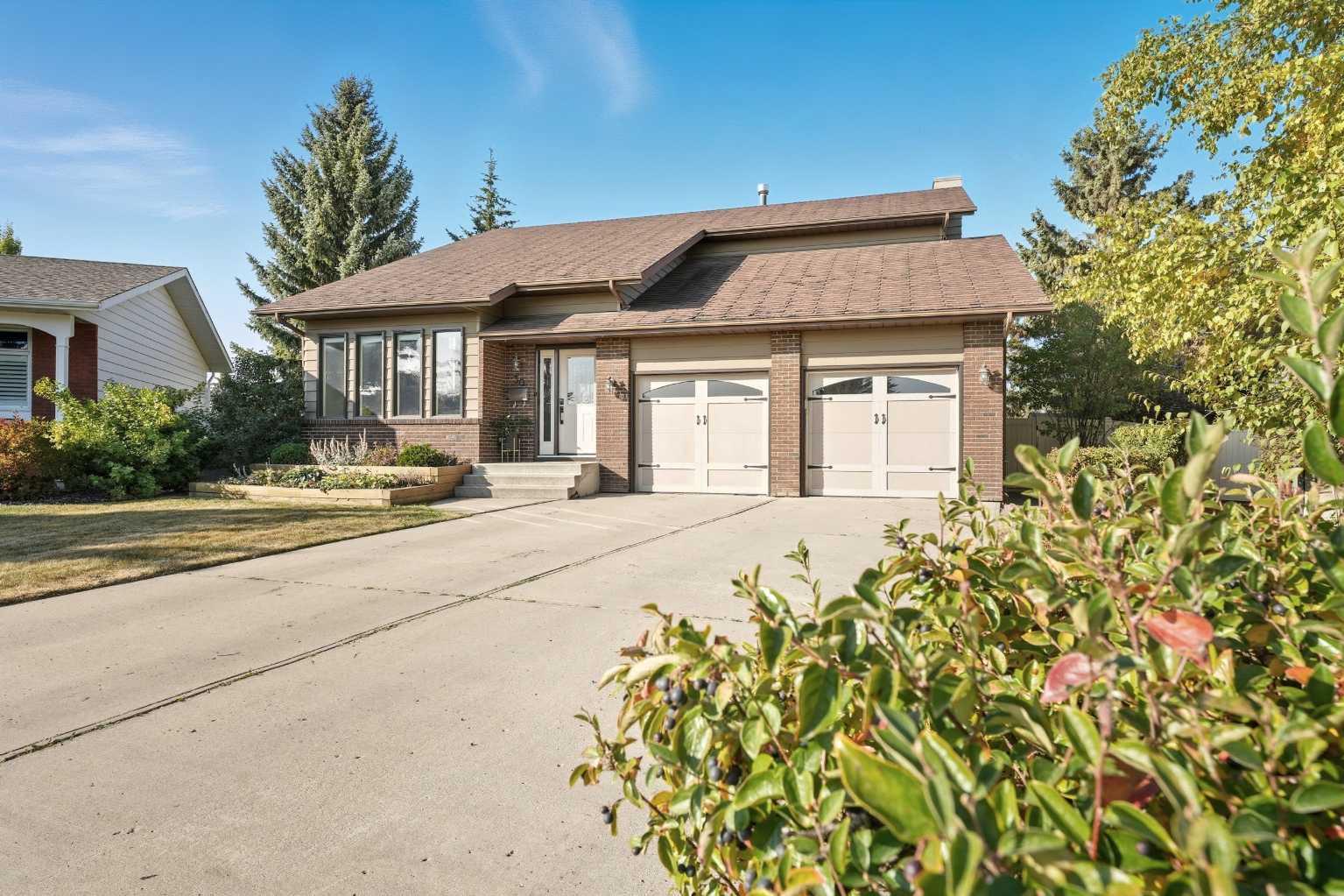 30 Comfort Close, Red Deer, AB T4P 2T7