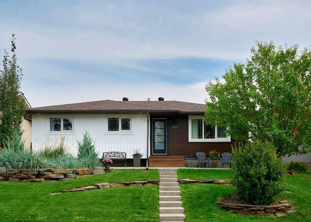 2204 Vista Cres NE, Calgary, AB T2E 6J1