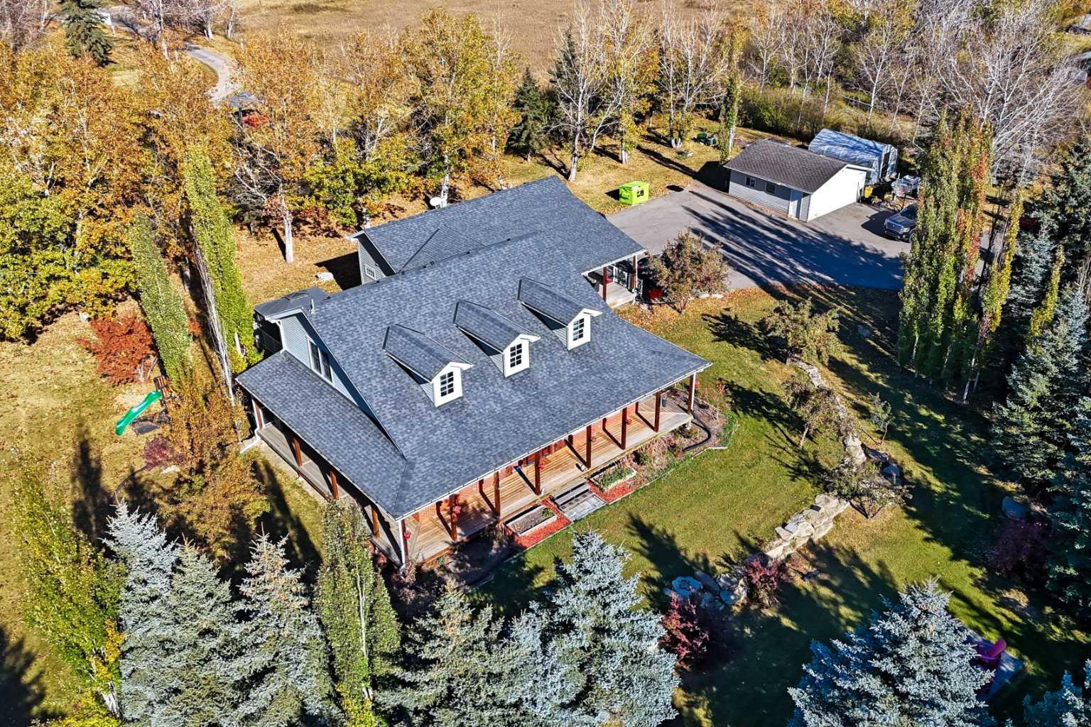 25 Paradise Bay, Chestermere, AB T1X 0M9