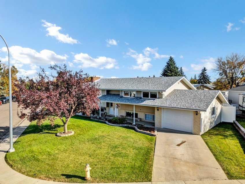 20 Eastbrook Way E, Brooks, AB T1R 0H7