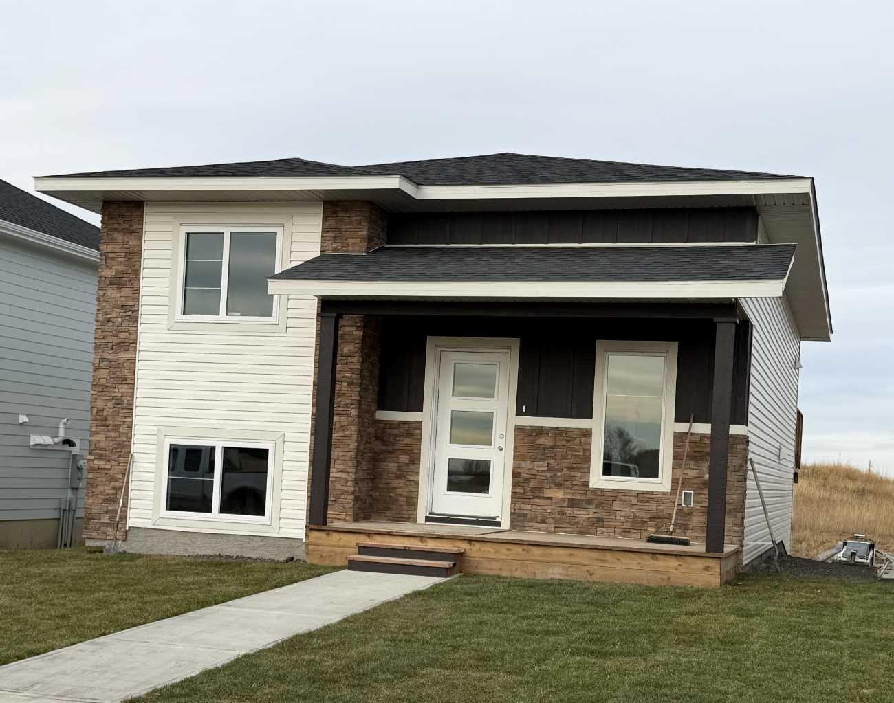 6 Metcalf Way, Lacombe, AB T4L 0J8
