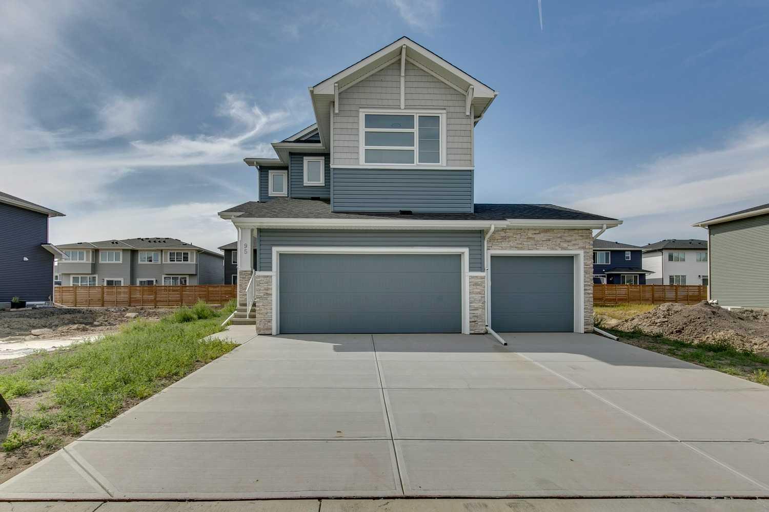 95 Dawson Wharf Mt, Chestermere, AB T1X 2X7