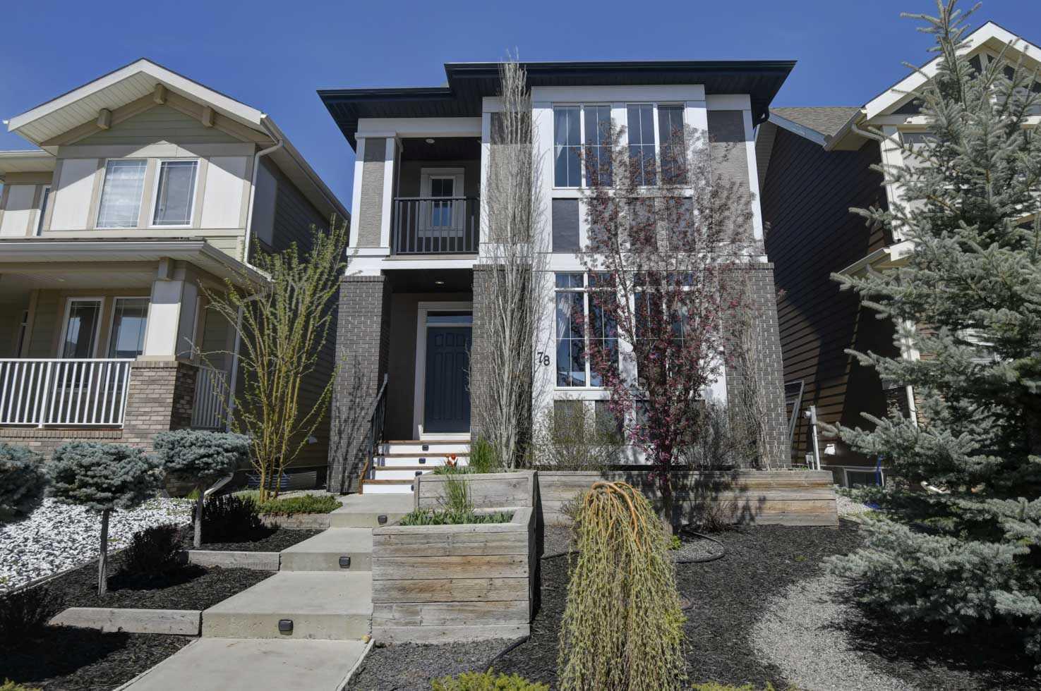78 Marquis Hts SE, Calgary, AB T3M 2A8