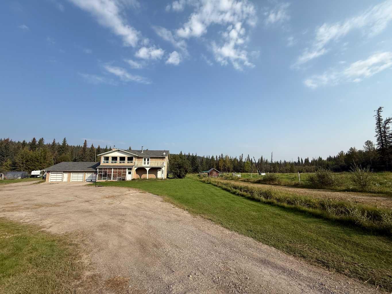106 W River Rd, Hinton, AB T7V 1Z1