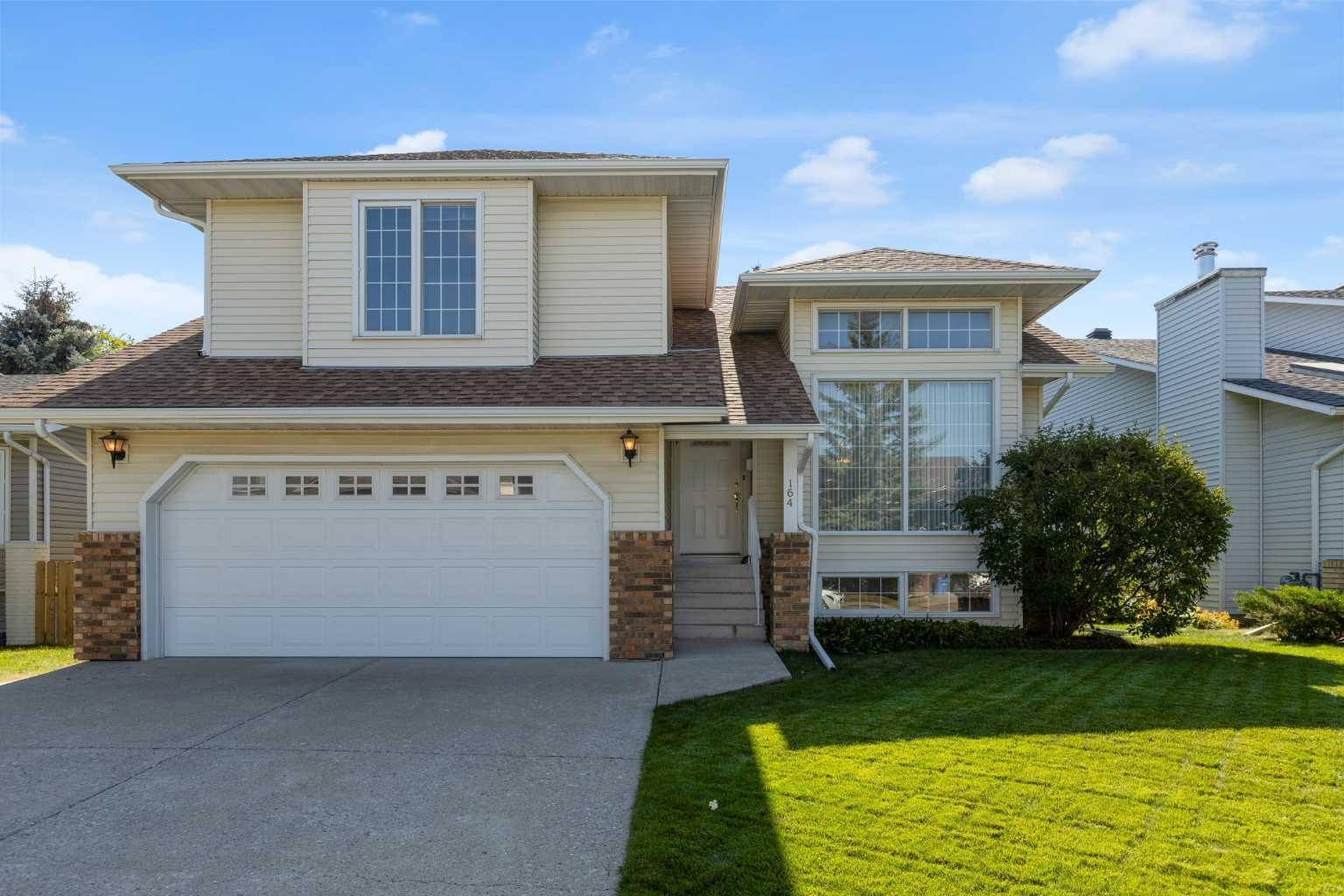 164 Hawkhill Way NW, Calgary, AB T3G 3H1