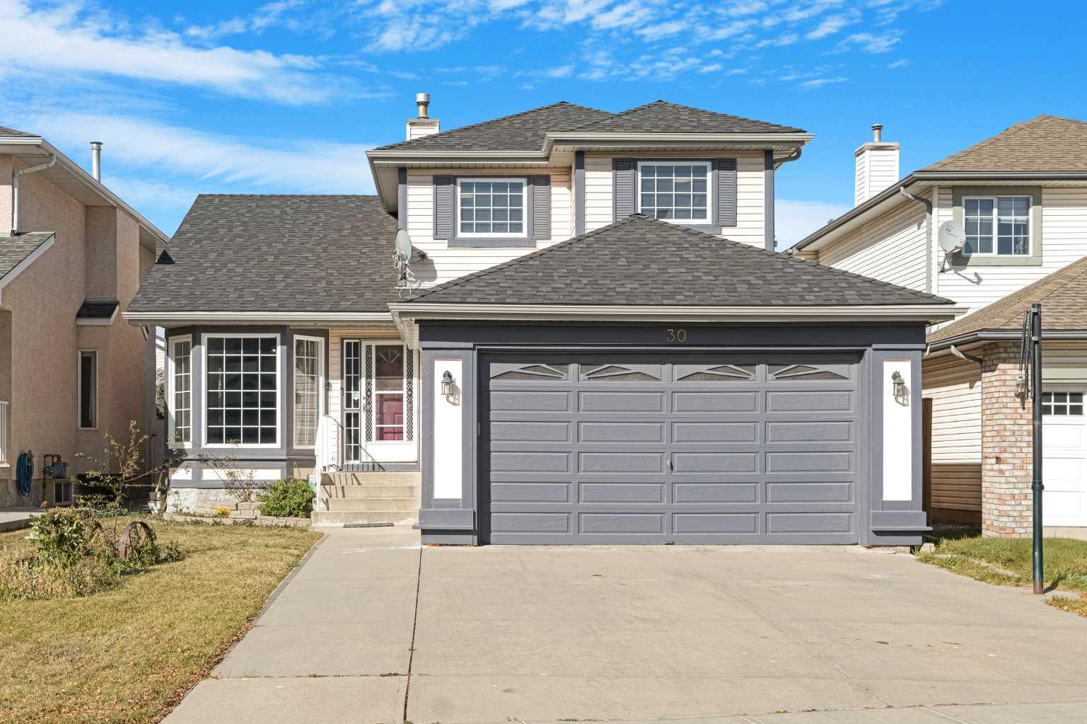 30 Hidden Cir NW, Calgary, AB T3A 5G9