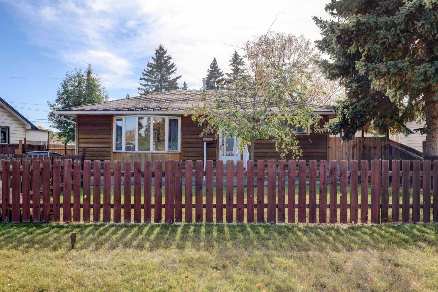 43 Avenue Nw Unit 8127, Calgary, AB T3B 1X8
