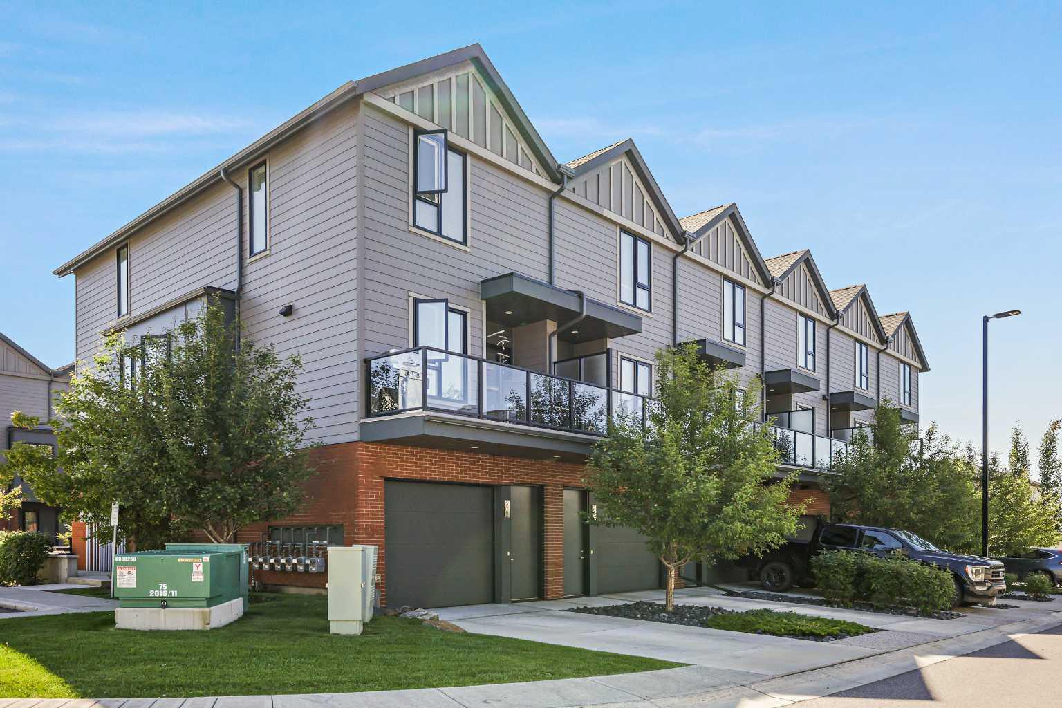 502 Drake Landing Wynd, Okotoks, AB T1S 5R1