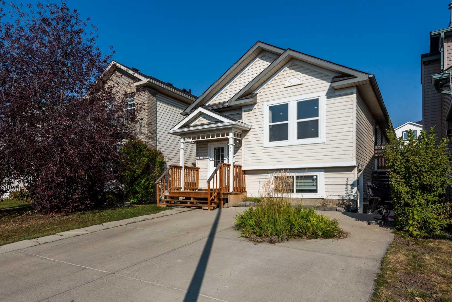 35 Coventry Rd NE, Calgary, AB T2S 4R5
