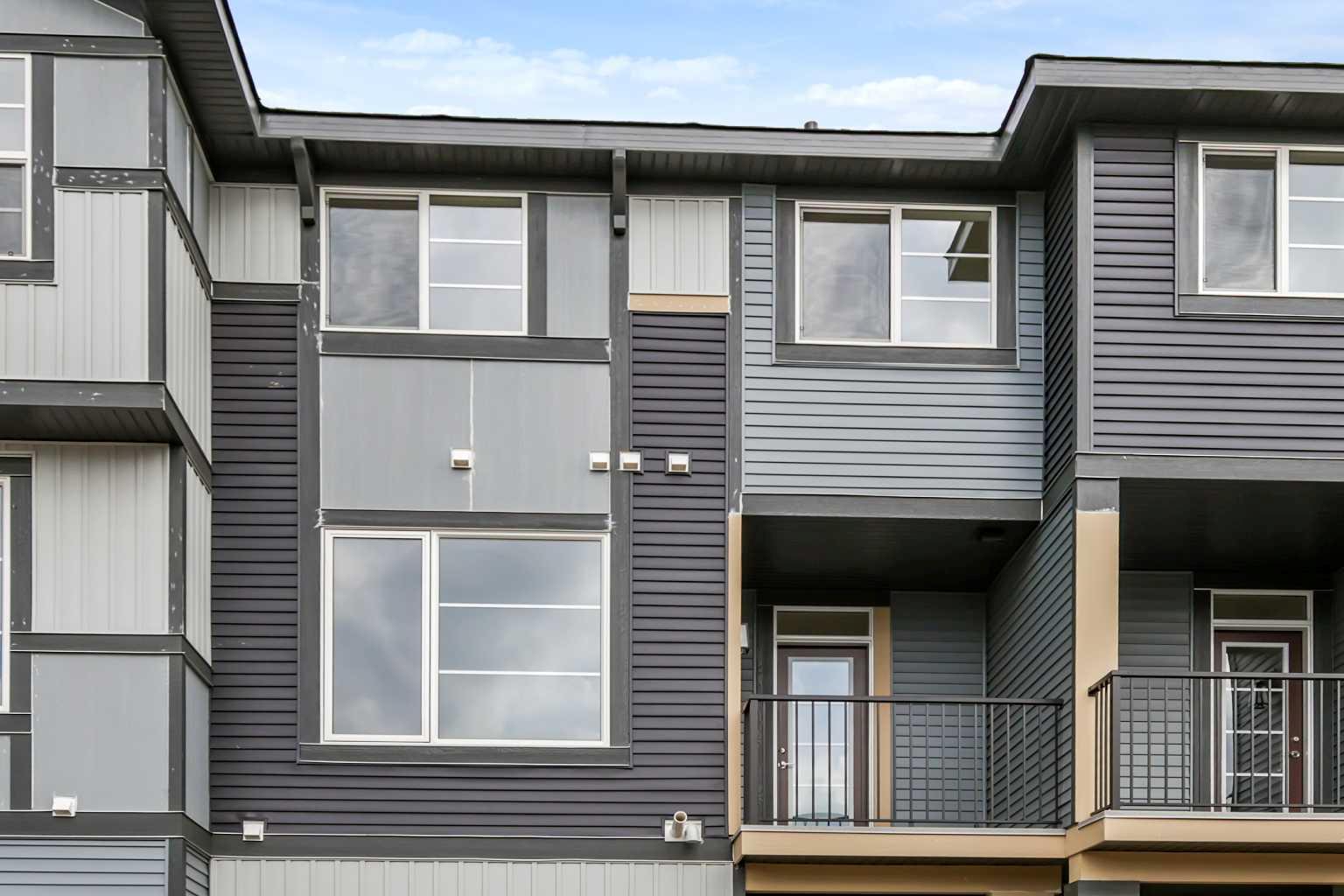 12 Waterford Gln, Chestermere, AB T1X 2T8