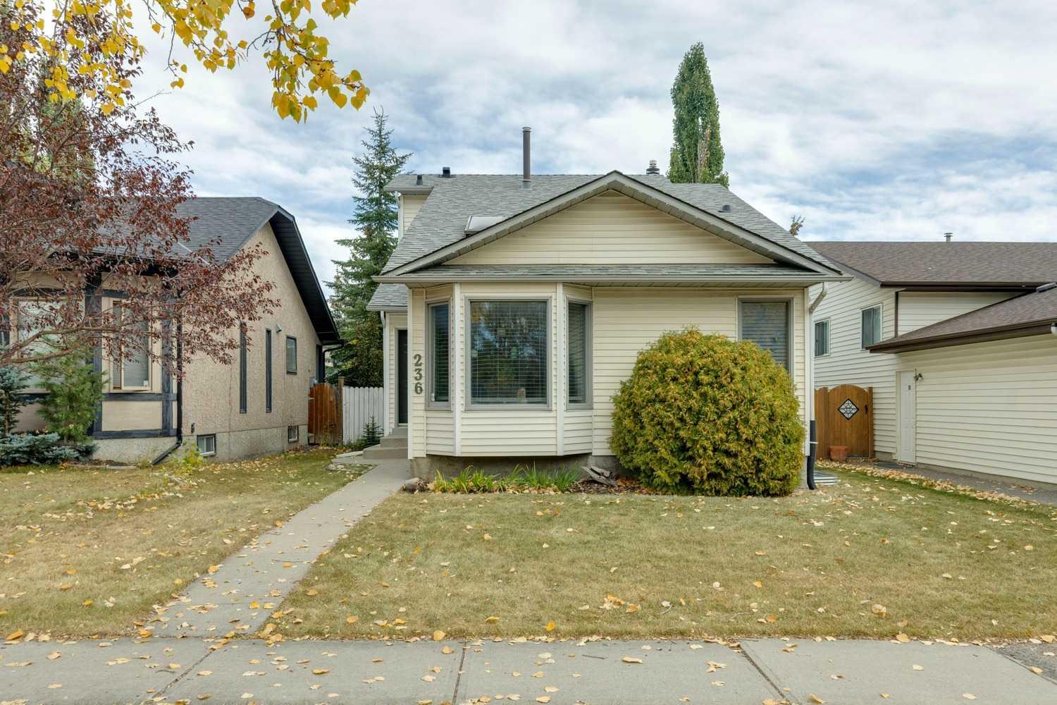 236 Hawkwood Blvd NW, Calgary, AB T3G 3E8